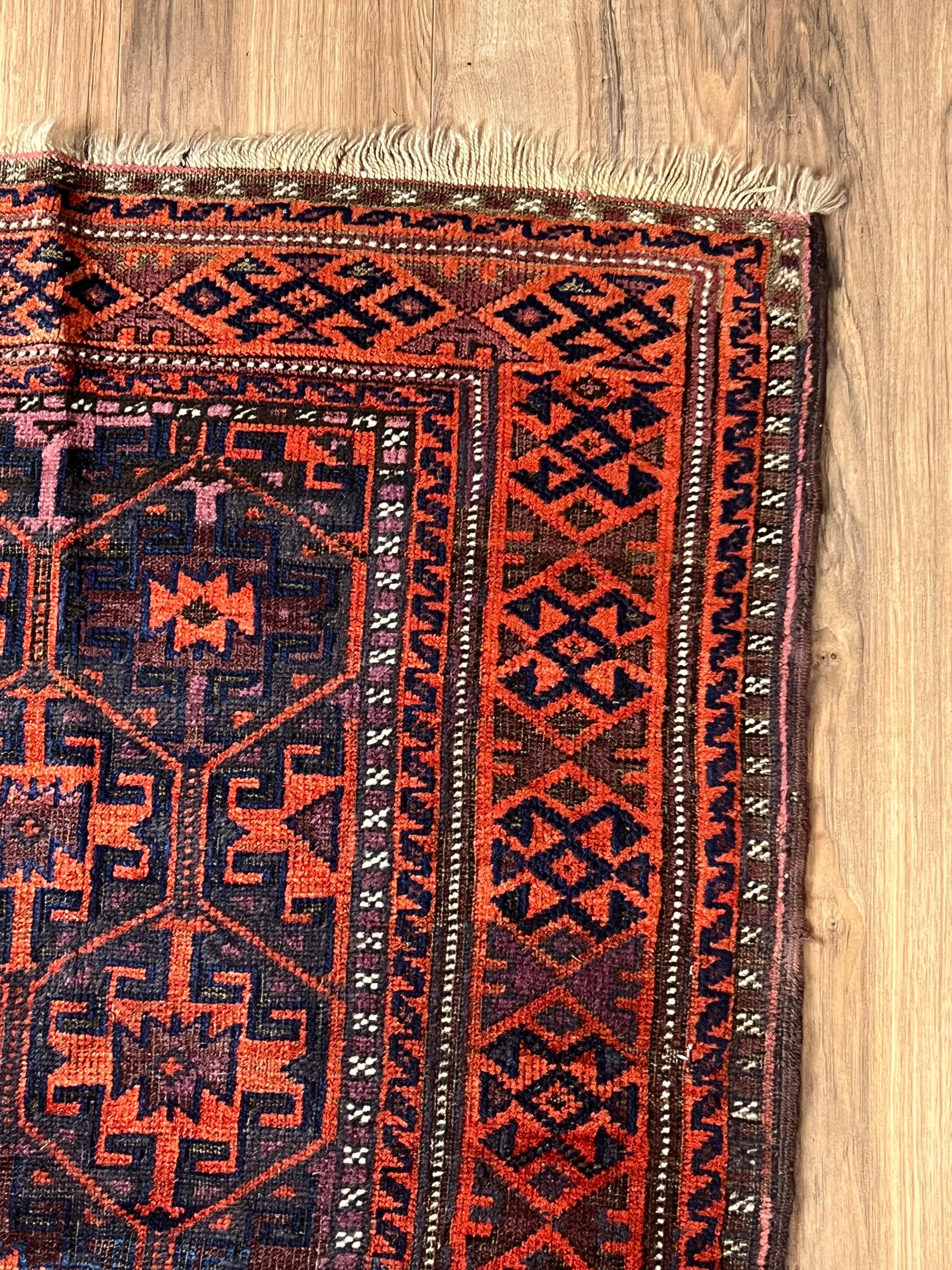 Antiker Baluch Khorasan-Läufer, ca. Spätes 19. Jahrhundert - 2'10 x 9'1 (Wolle) im Angebot