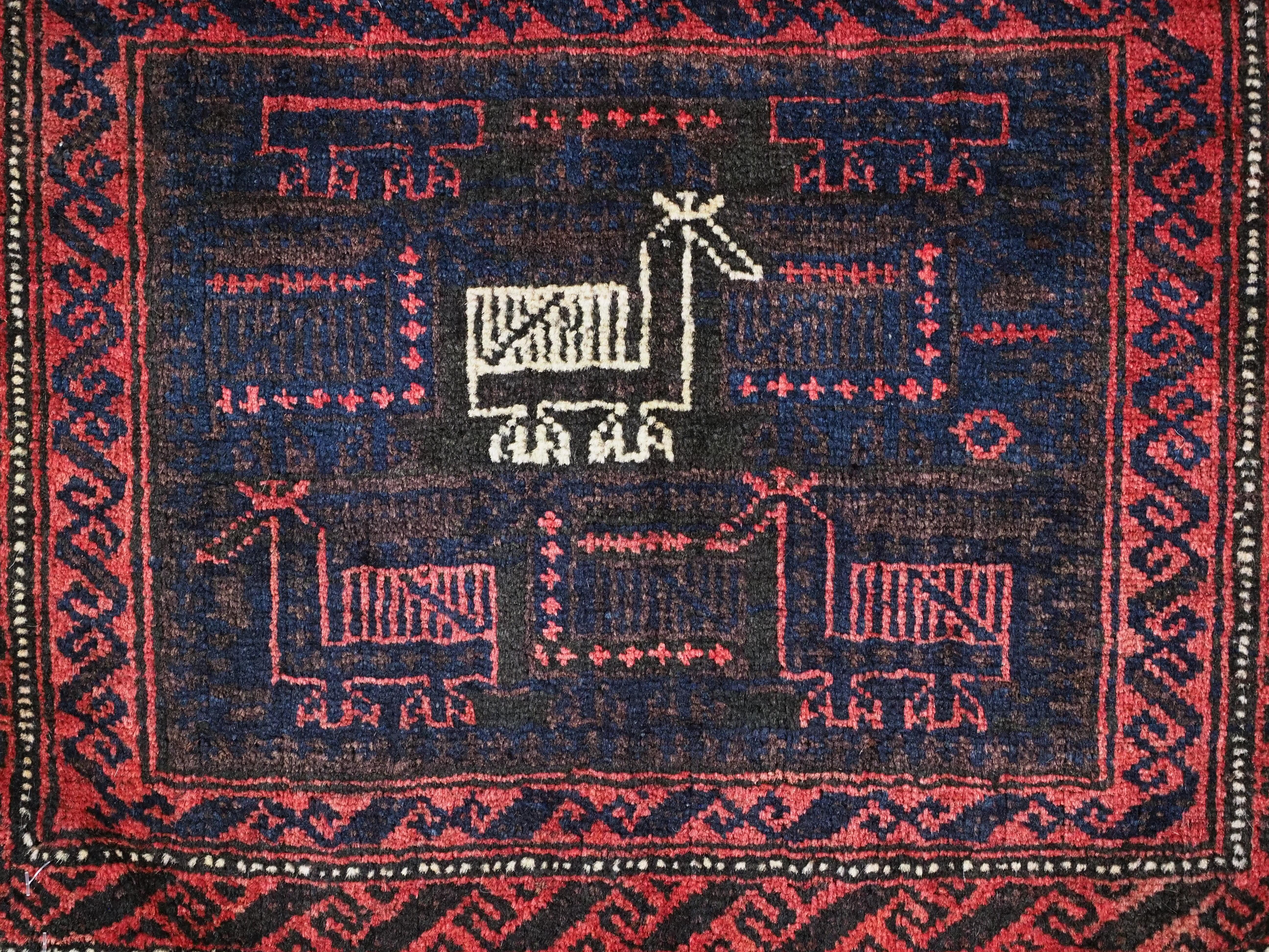 Antikes Baluch Satteltaschenfront mit Vogelmuster.  Um 1900. (Wolle) im Angebot