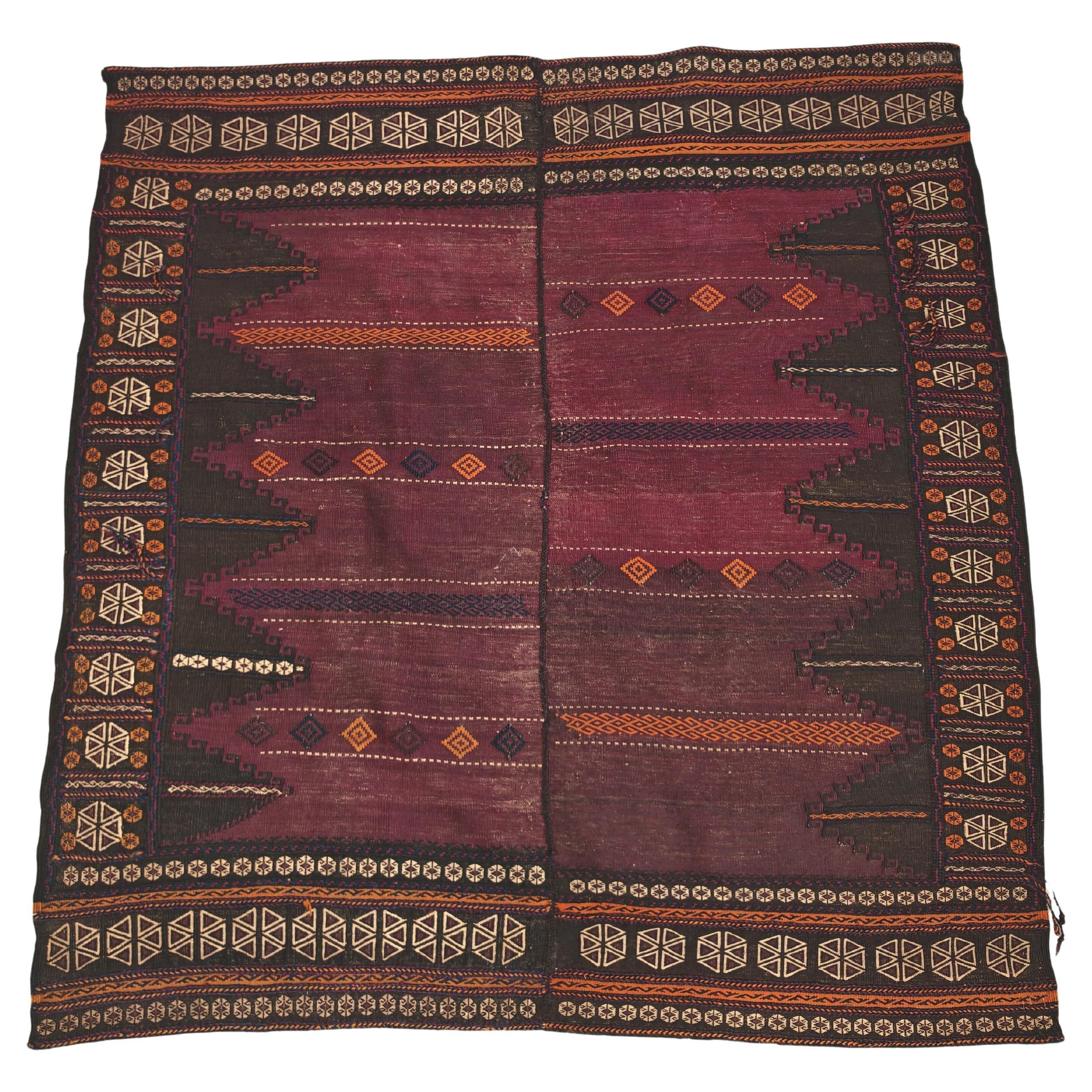 Antiker Belutsch-Sofreh-Teppich aus violetter Wolle und geometrischen Ornamenten, 1920er Jahre im Angebot