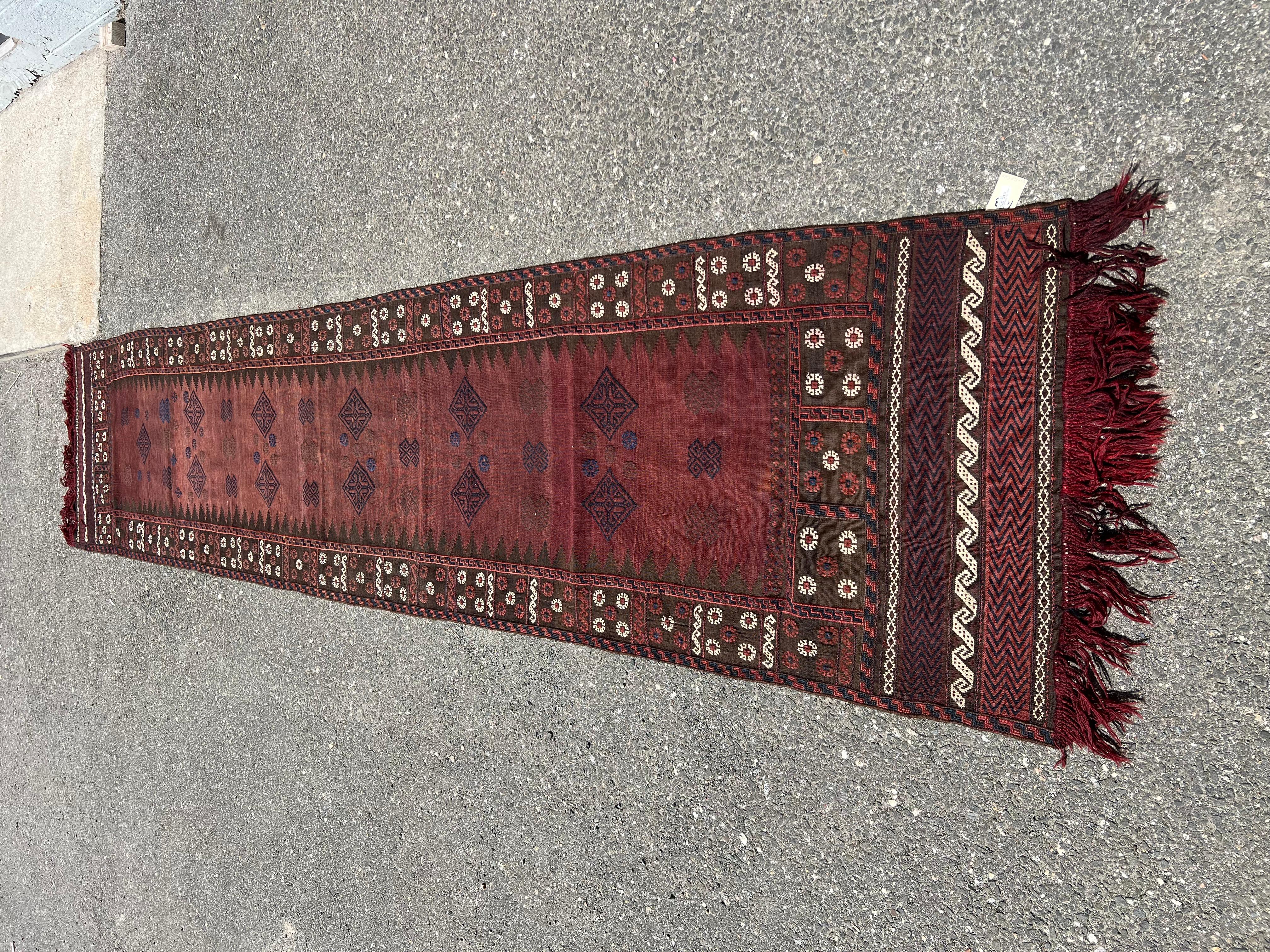 Antiker Baluch Sofreh Läufer Teppich c. Mitte 19. Jahrhundert 2'3 x 10'10 (Stammeskunst) im Angebot