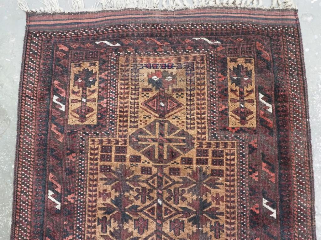 Antiker Baluch ( Timuri) Gebetsteppich, Kamelgrund mit Lebensbaum, um 1900 (Afghanisch) im Angebot