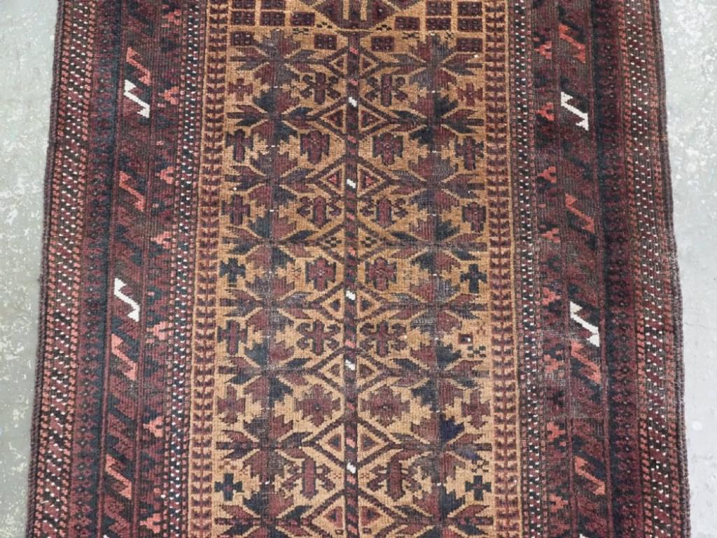 Antiker Baluch ( Timuri) Gebetsteppich, Kamelgrund mit Lebensbaum, um 1900 im Zustand „Relativ gut“ im Angebot in Moreton-In-Marsh, GB