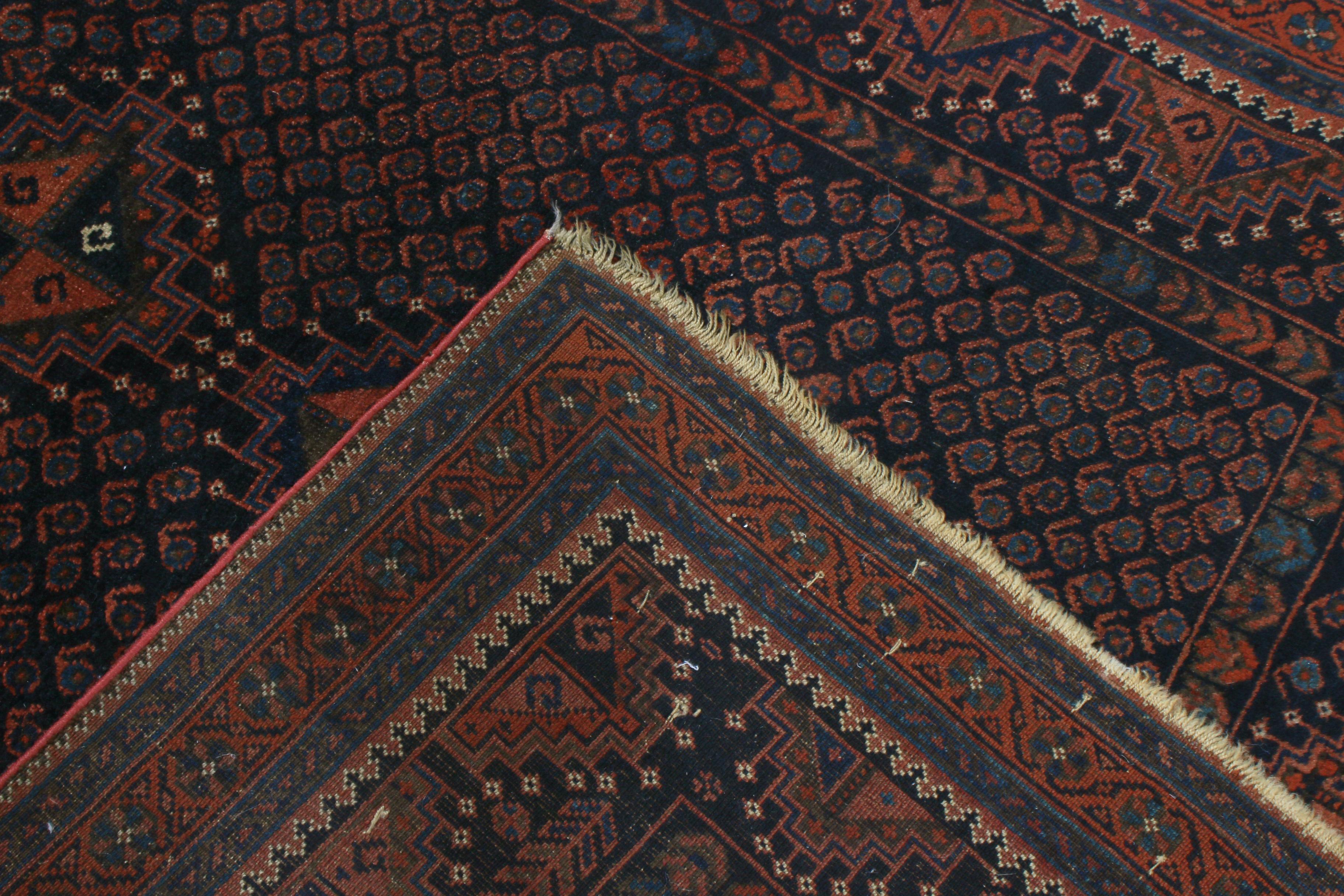 Antiker persischer Baluch Transitional Tangerine-Teppich aus roter und blauer Wolle von Rug & Kilim (Persisch) im Angebot