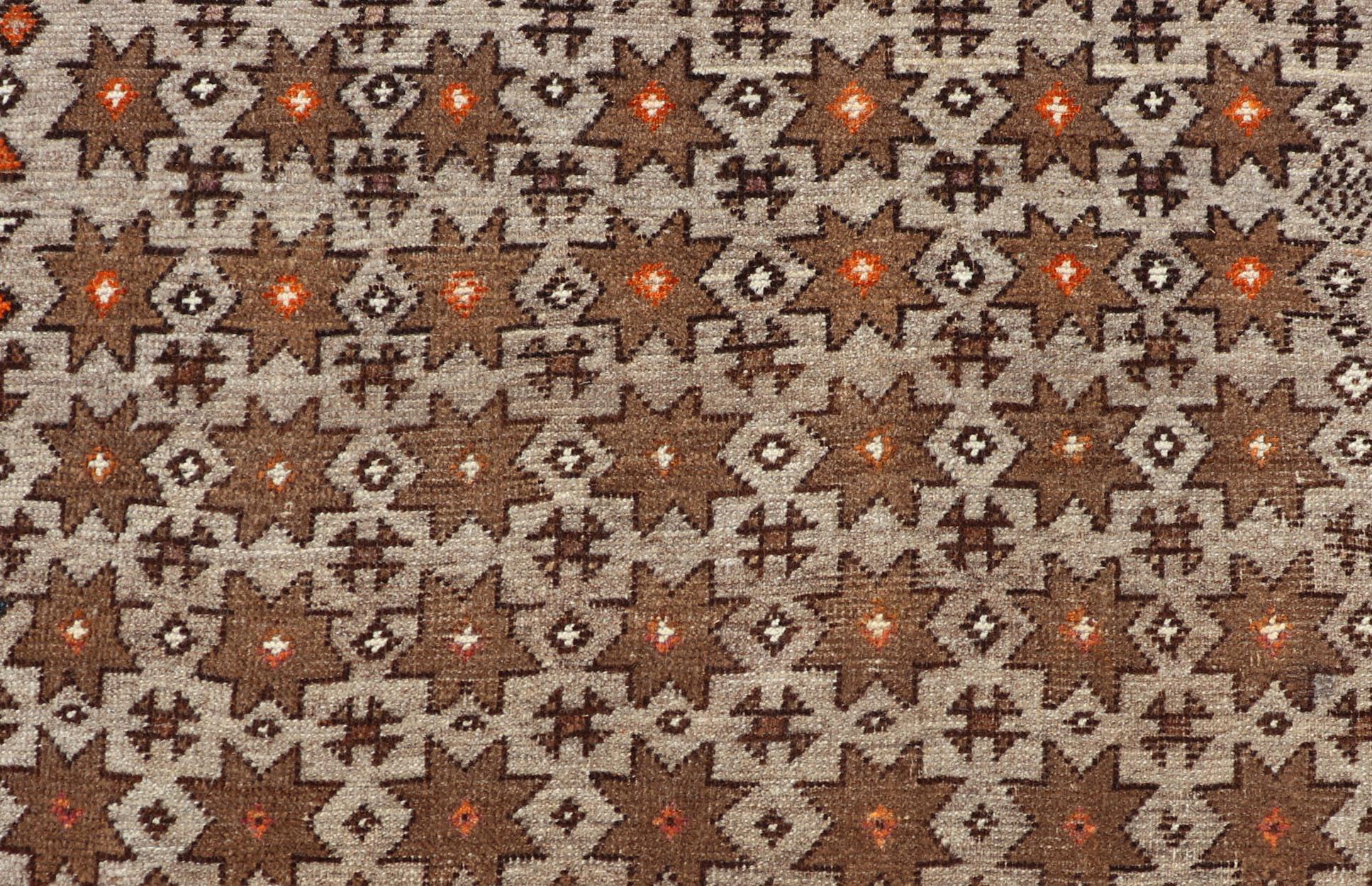 Antique Baluch Tribal Rug with Allover Geometric Diamond Design on a Grey Ground For Sale 2