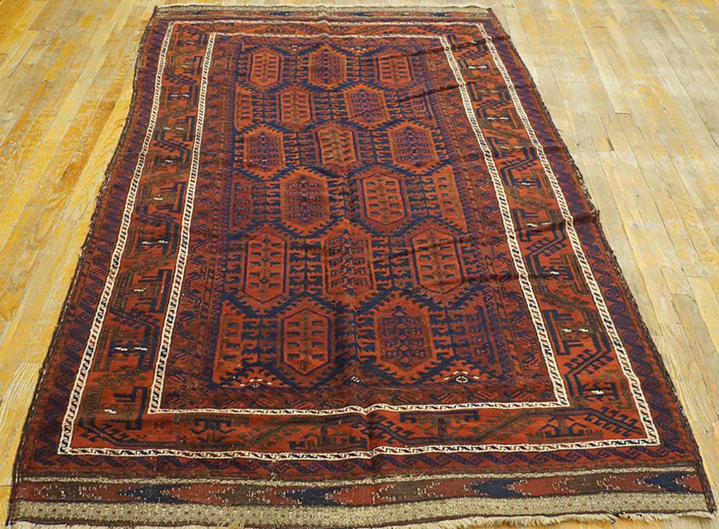 Antique Baluch-Turkmen rug. Size: 4'9