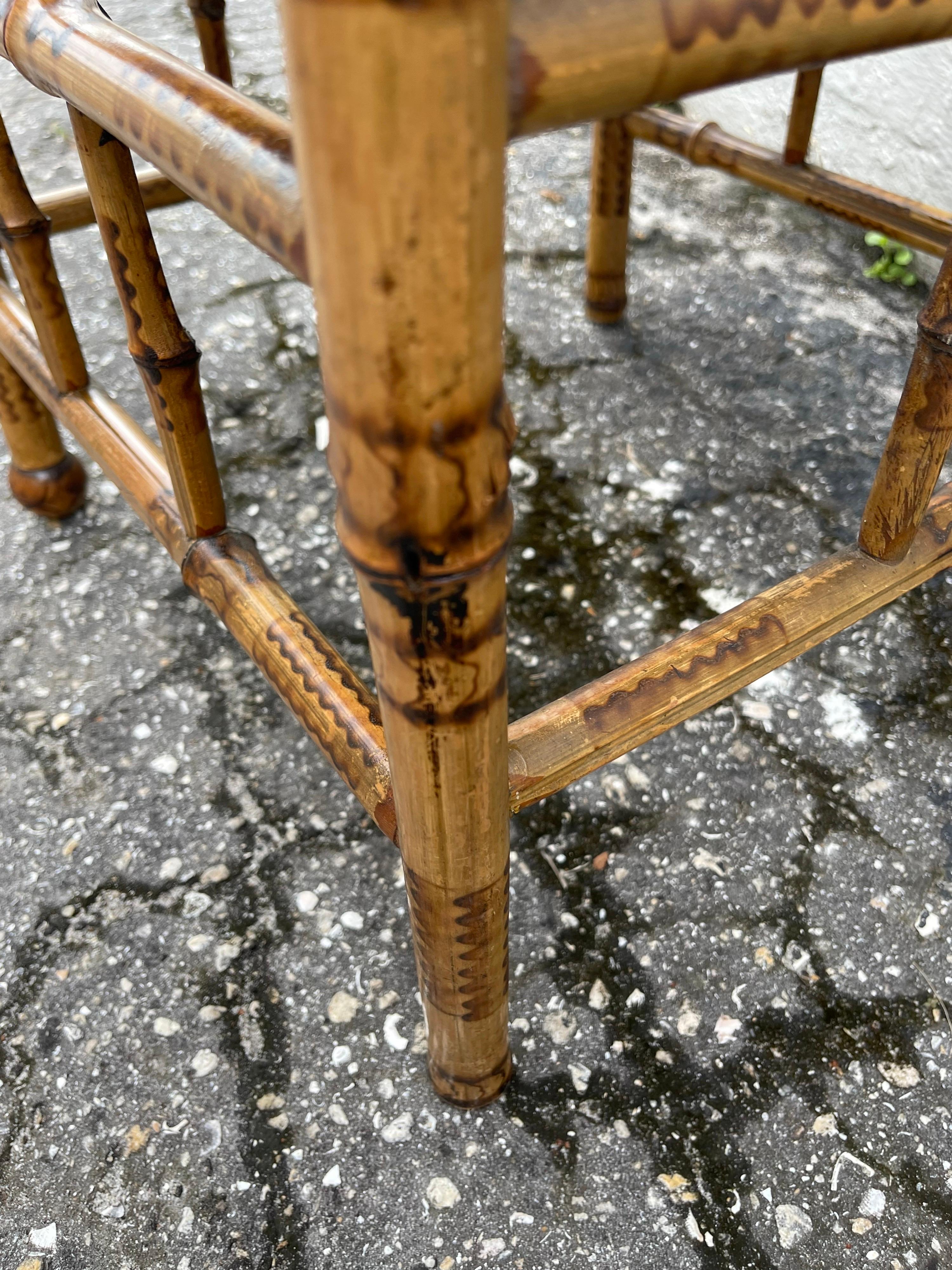 Fauteuil d'angle ancien en bambou 10