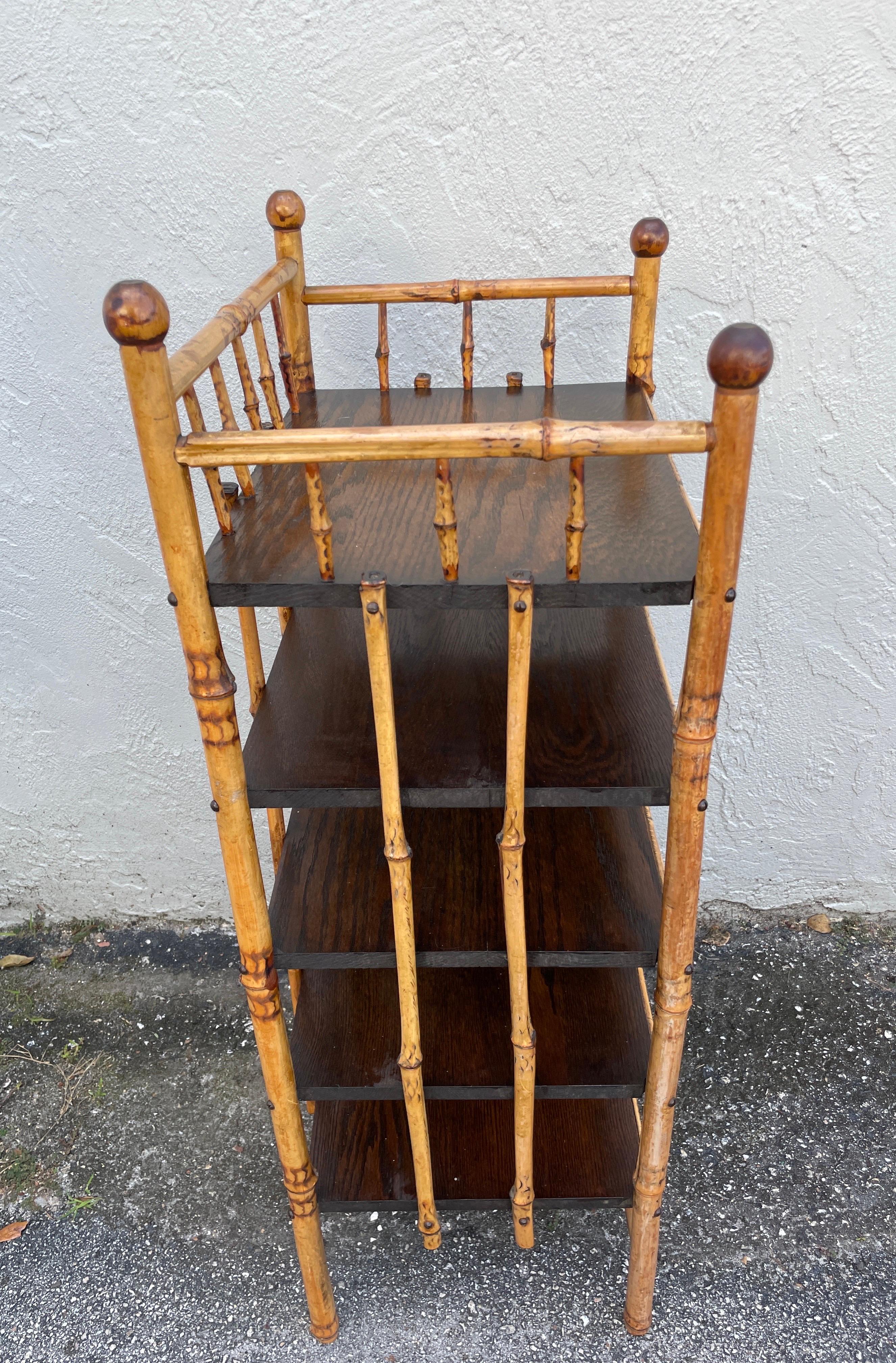 Etagere in bambù antico con cinque ripiani In condizioni buone in vendita a West Palm Beach, FL