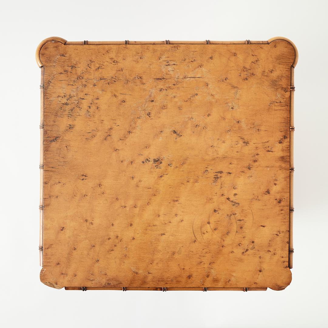 XX secolo Comodino antico in bambù in vendita