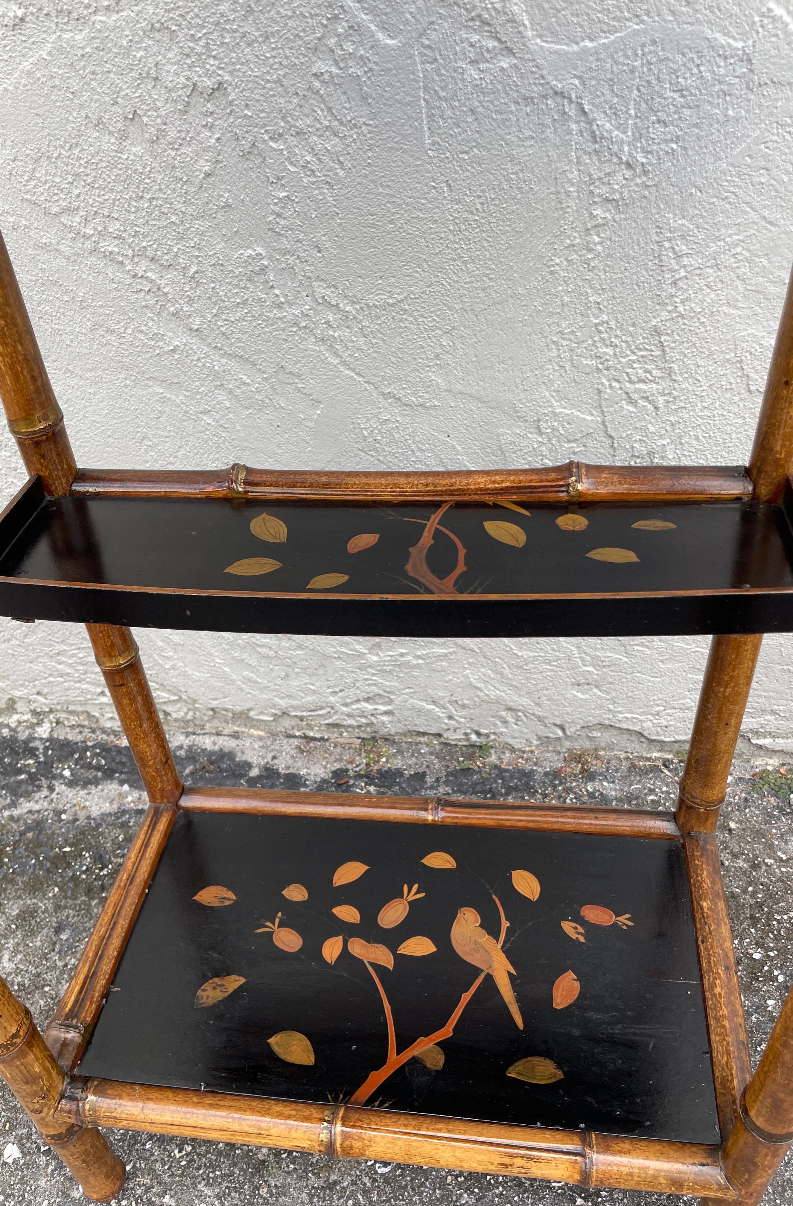 Cineserie Etagere antico in stile pagoda di bambù in vendita