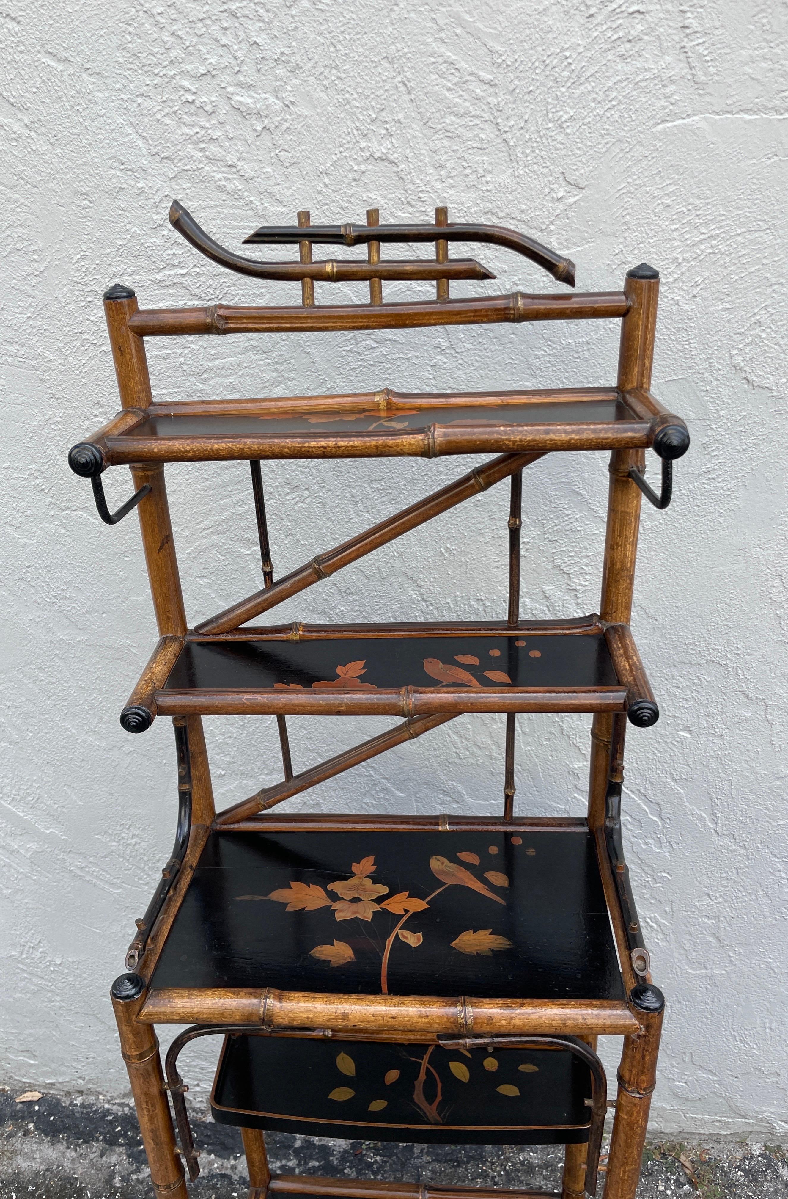 Inglese Etagere antico in stile pagoda di bambù in vendita