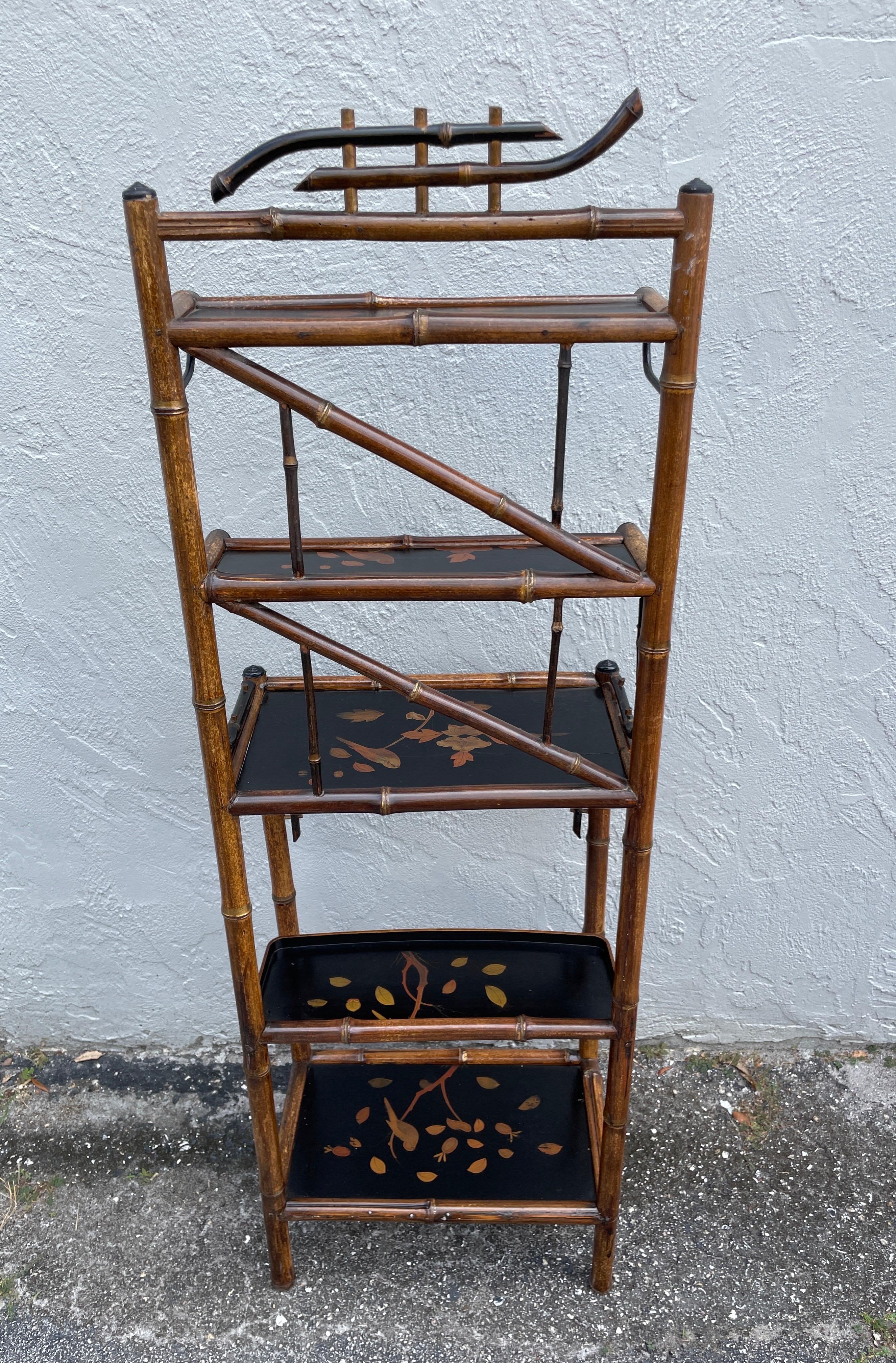 Bambù Etagere antico in stile pagoda di bambù in vendita