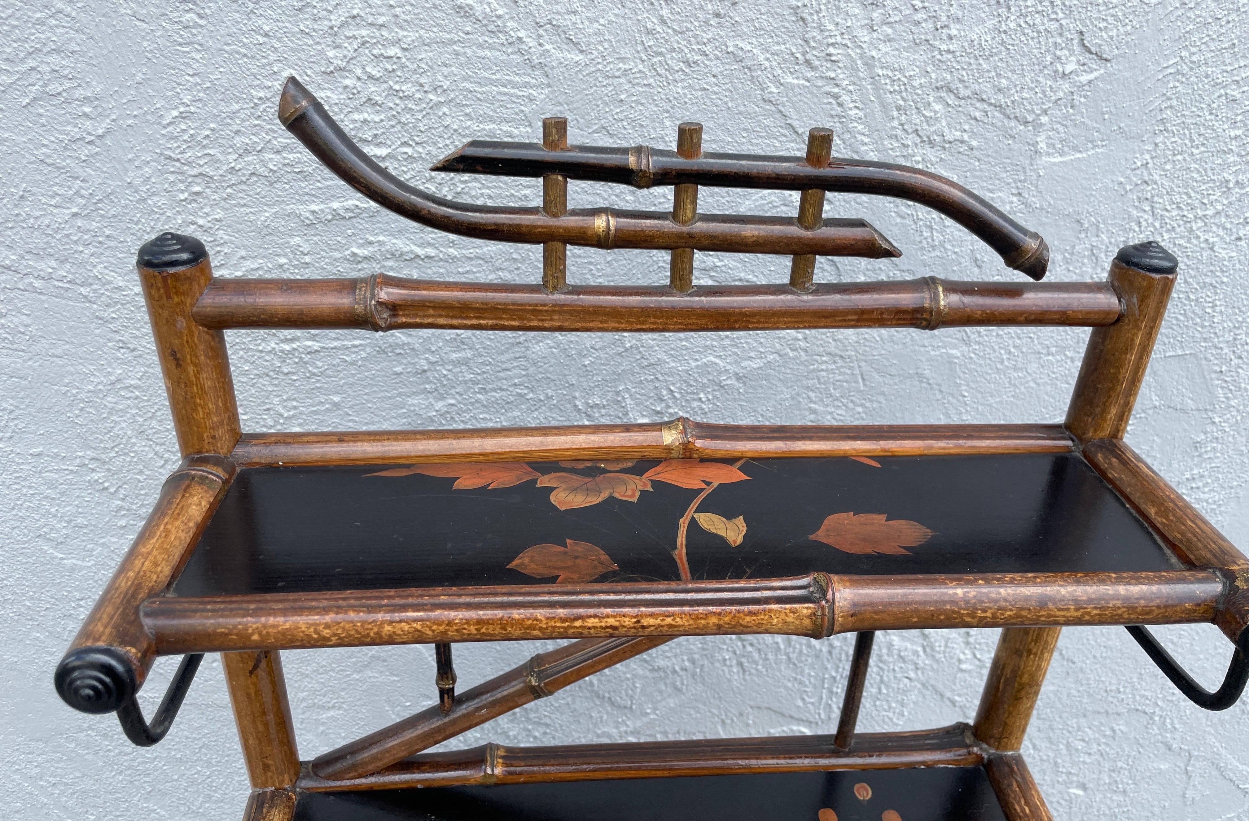 Etagere antico in stile pagoda di bambù in vendita 1