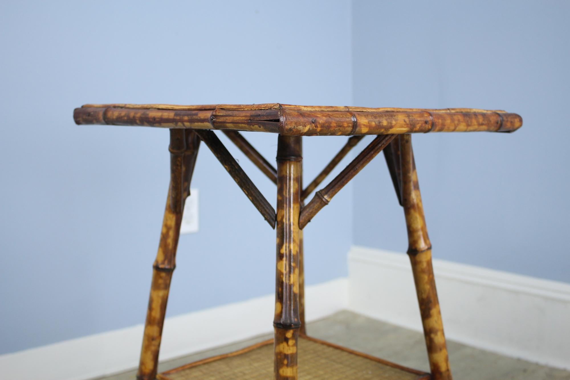 Antiker Bamboo Beistelltisch (Bambus)