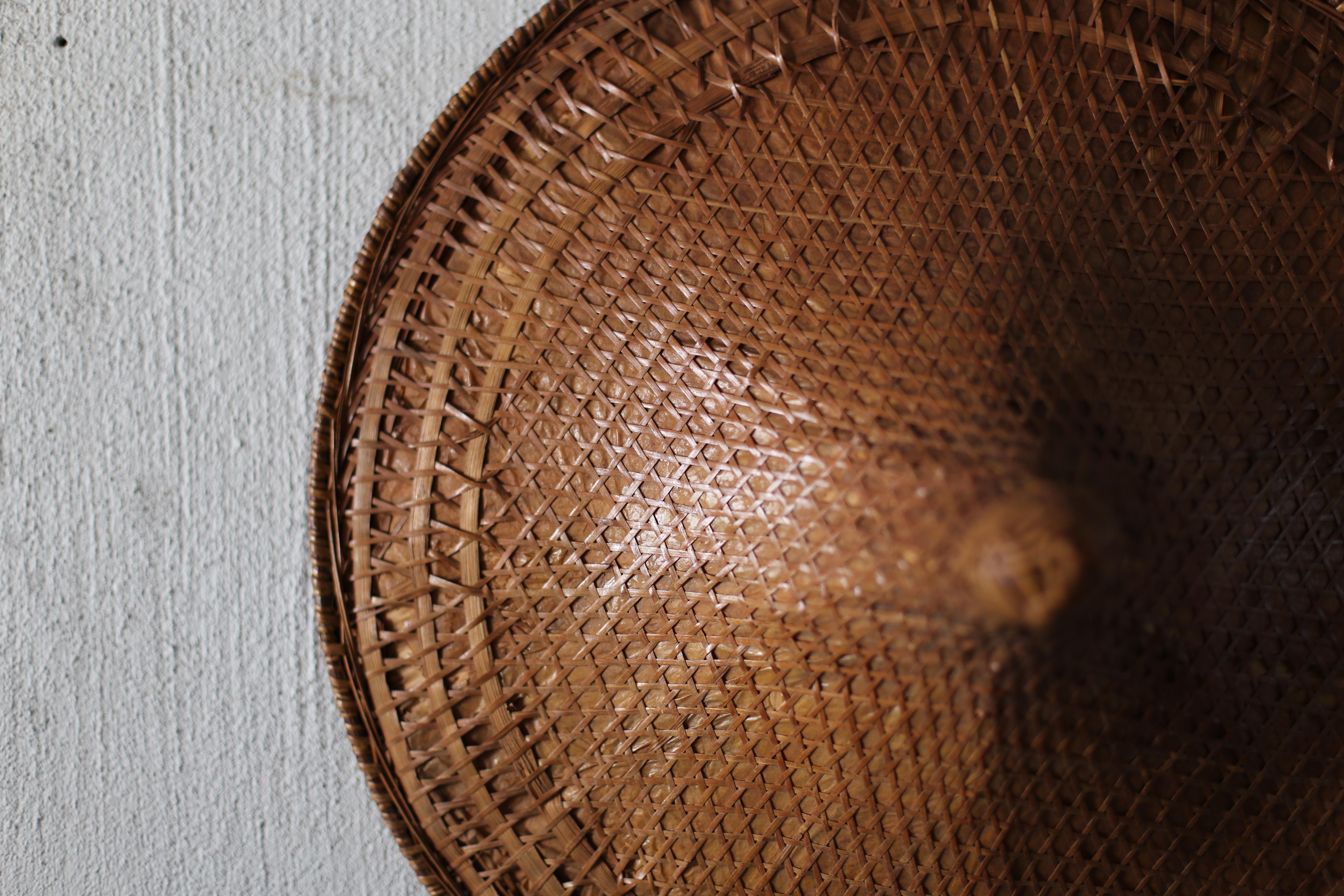Antiker Strohhut aus Bambus / Wabi Sabi , ausgestellt im Zustand „Gut“ im Angebot in Sammu-shi, Chiba