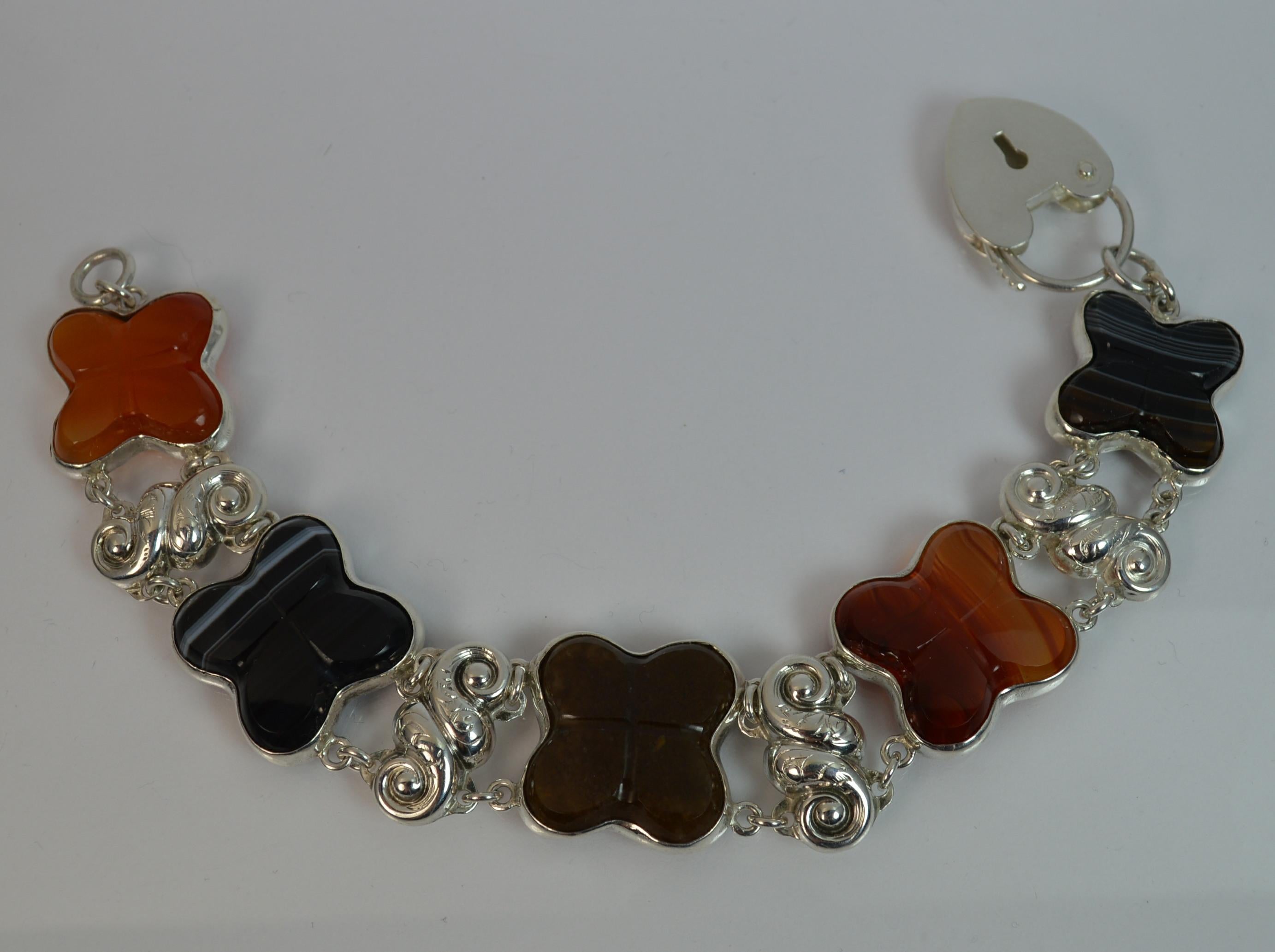 Antique Banded Agate and Silver Shell Design Bracelet In Excellent Condition In St Helens, GB