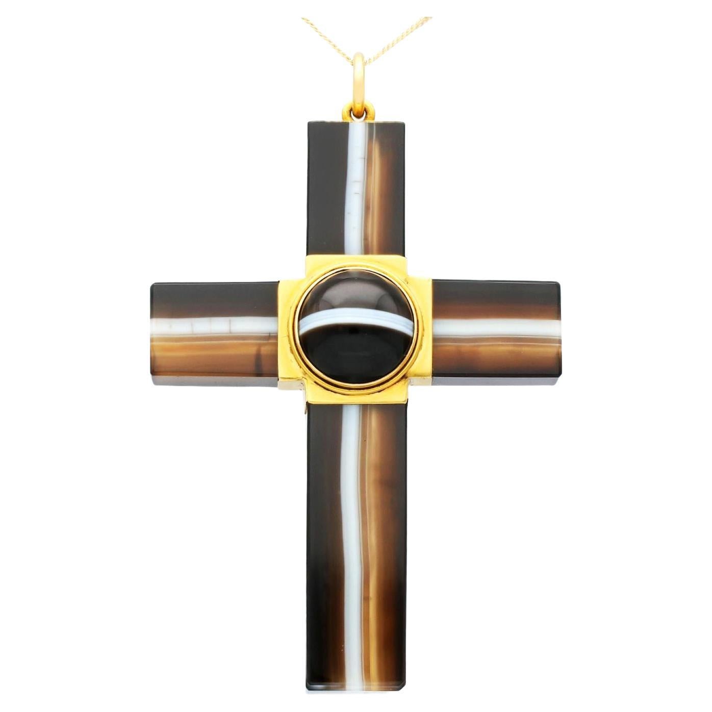 Antique Banded Agate and Yellow Gold Cross Pendant, Circa 1880 For Sale