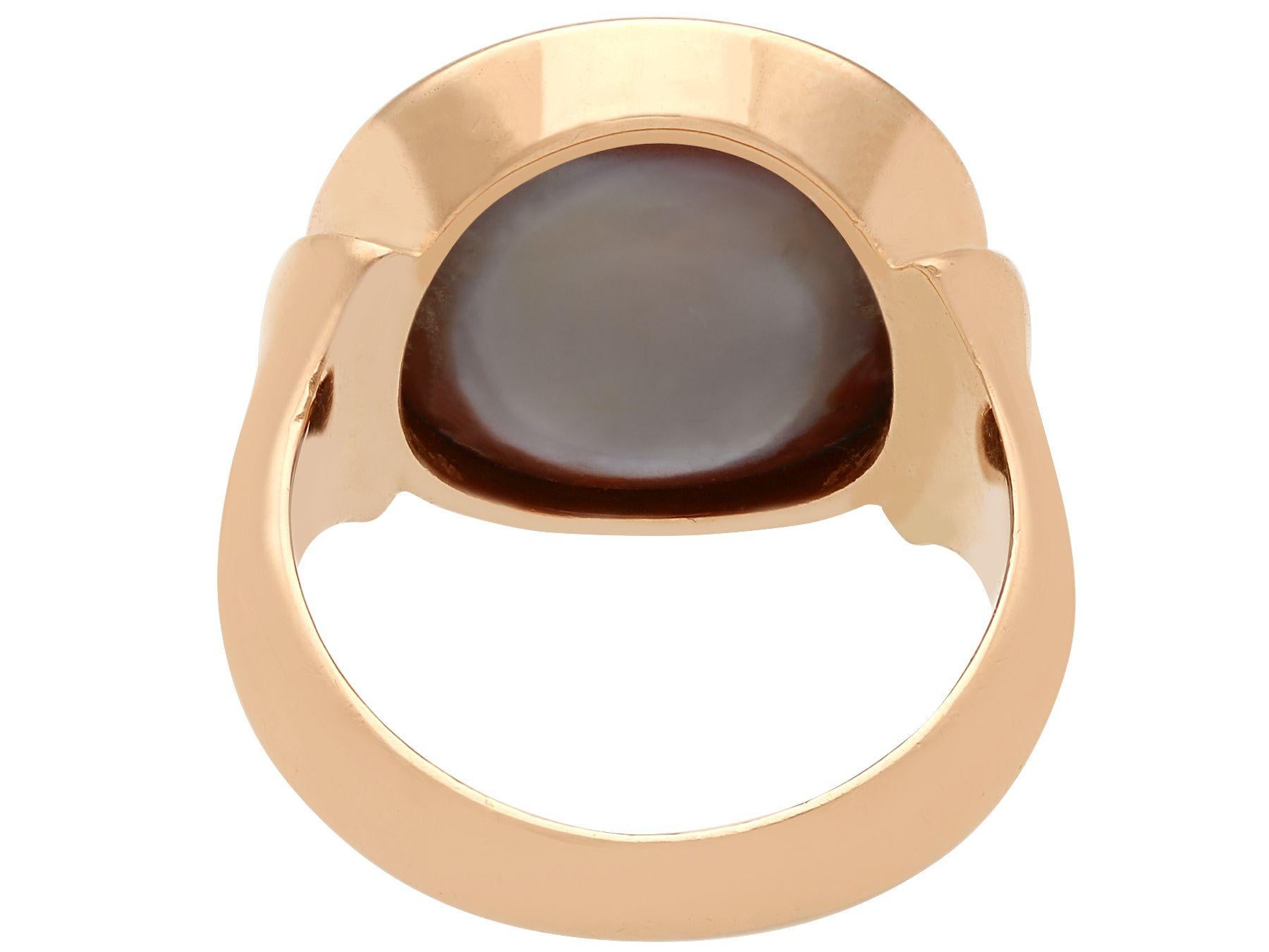 Women's or Men's Antique Banded Agate and Yellow Gold Intaglio Ring For Sale
