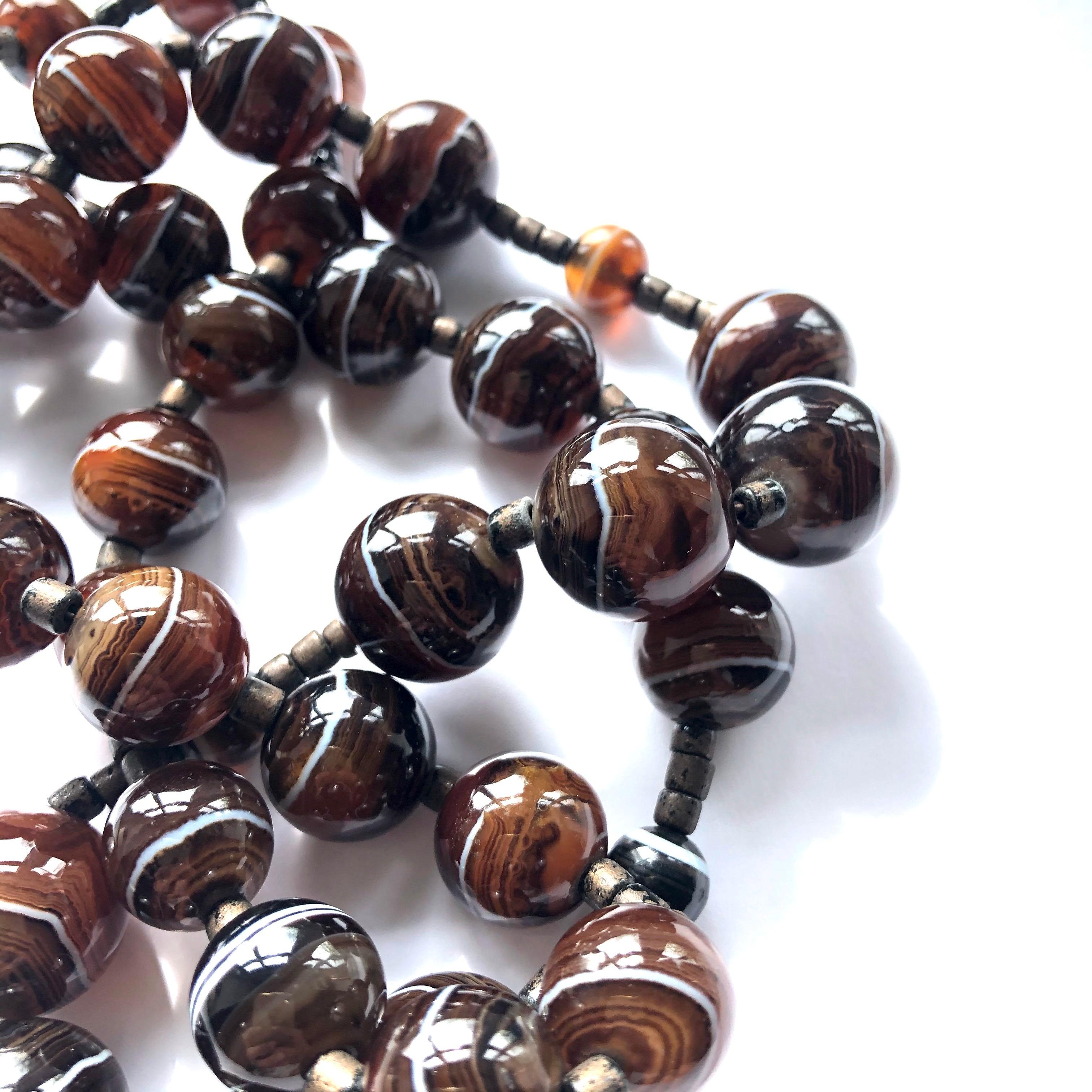 Antique Banded Agate Beaded Necklace In Good Condition In Chipping Campden, GB