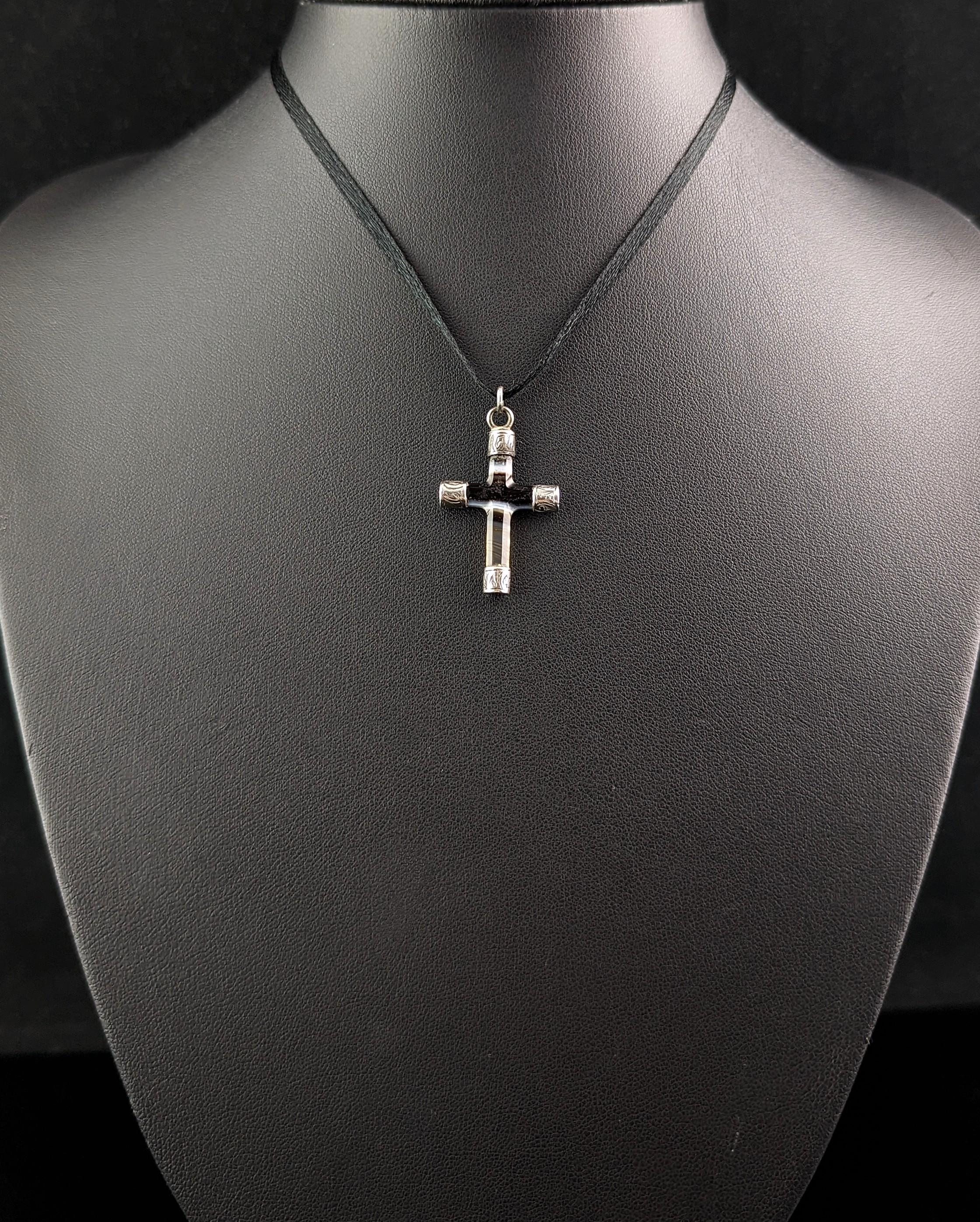 Antique banded Agate Cross pendant, sterling silver, Victorian  In Good Condition In NEWARK, GB