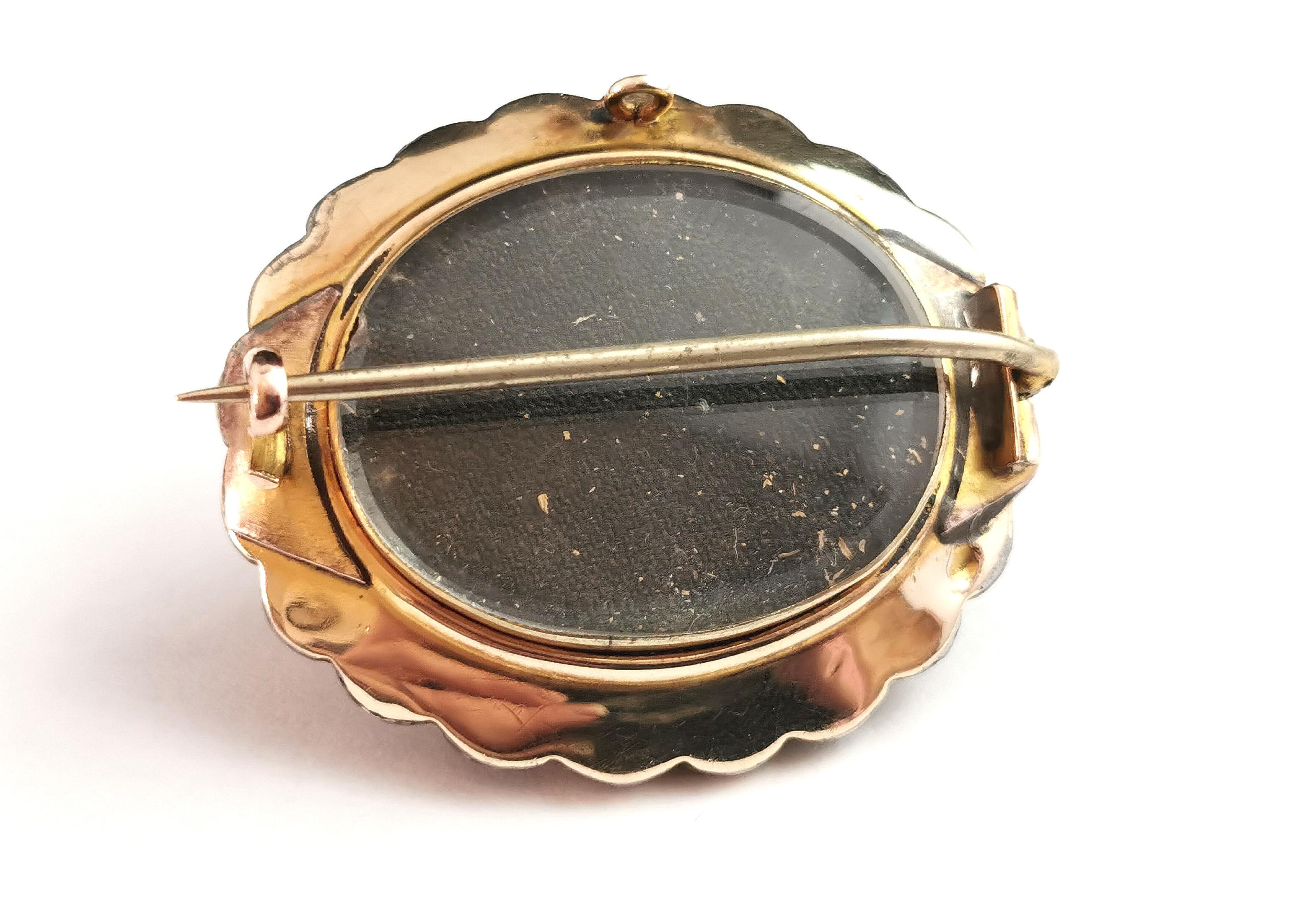 Antique Banded Agate Mourning Brooch, 9k Gold, Black and White Enamel, Victorian For Sale 4