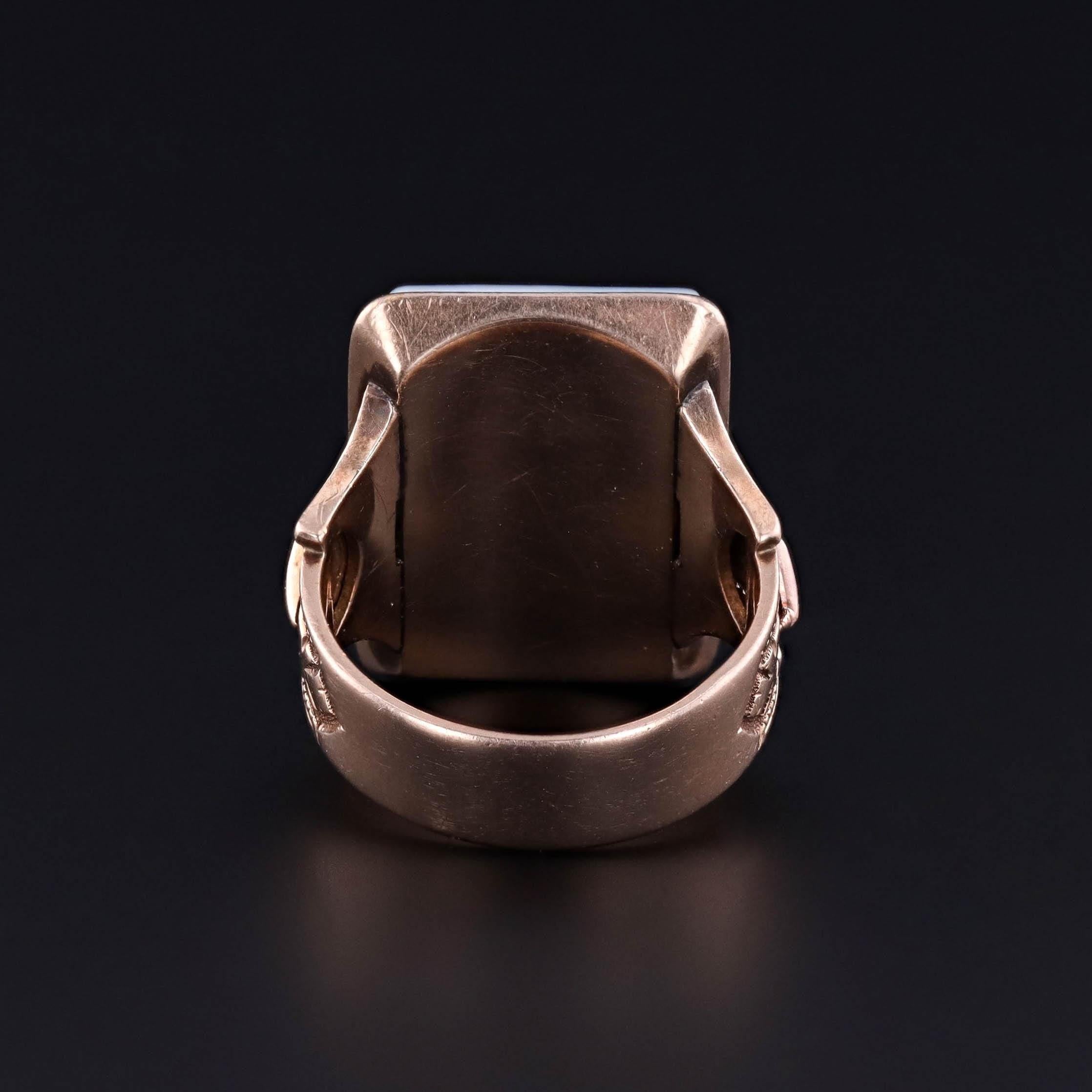 Antique Banded Agate Signet Ring of 14k Gold In Good Condition For Sale In Lewisburg, PA
