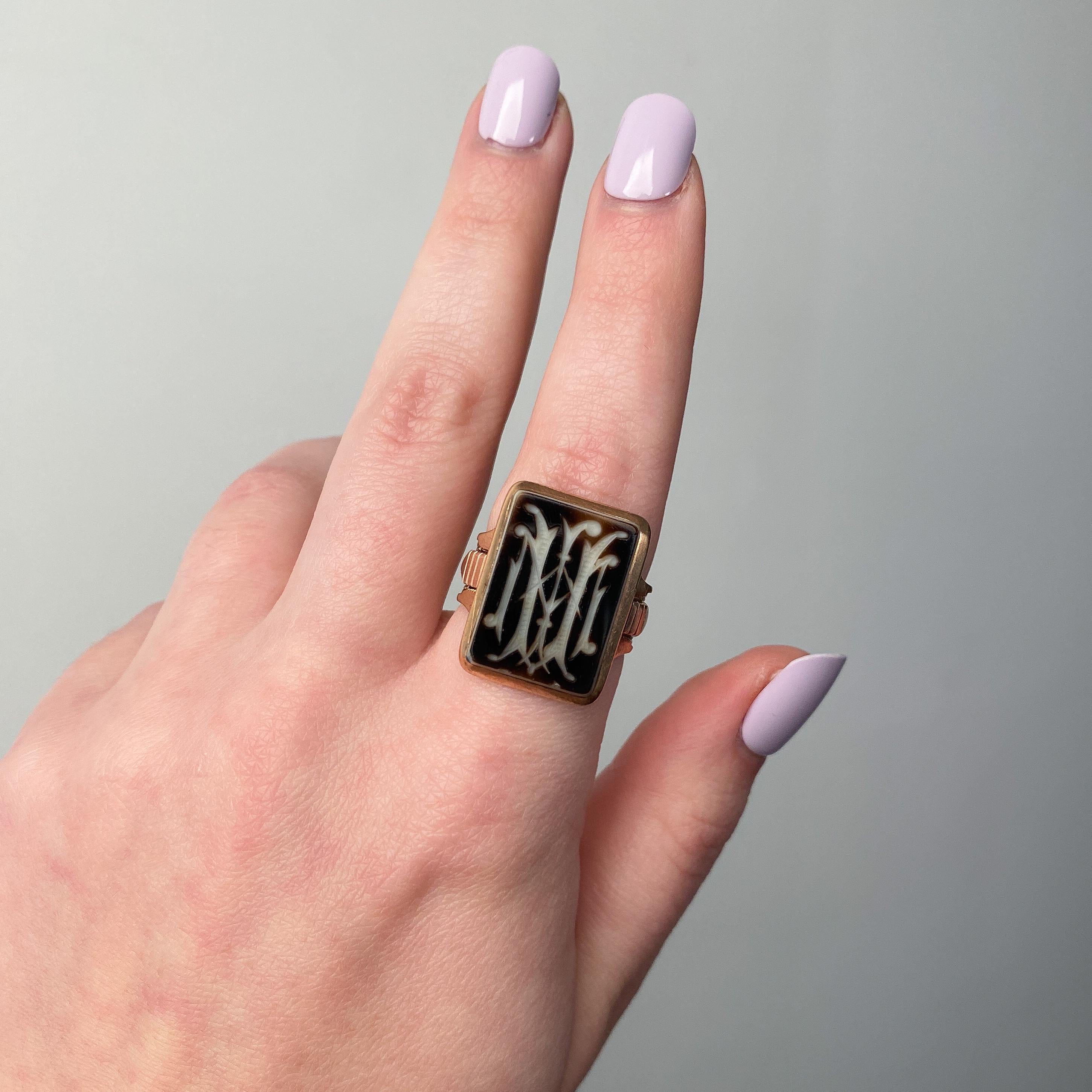Women's Antique Banded Agate Signet Ring of 14k Gold For Sale