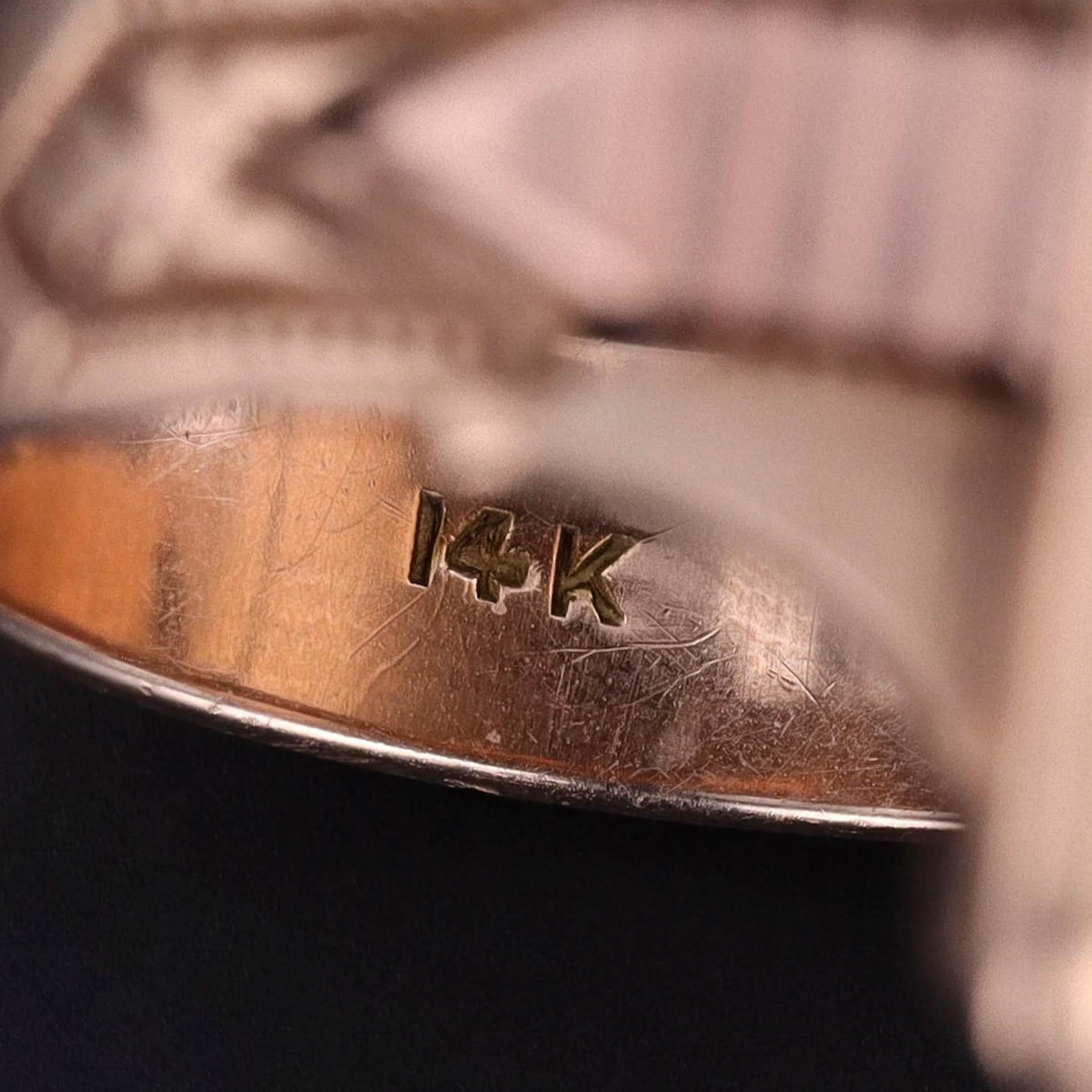 Antique Banded Agate Signet Ring of 14k Gold For Sale 1