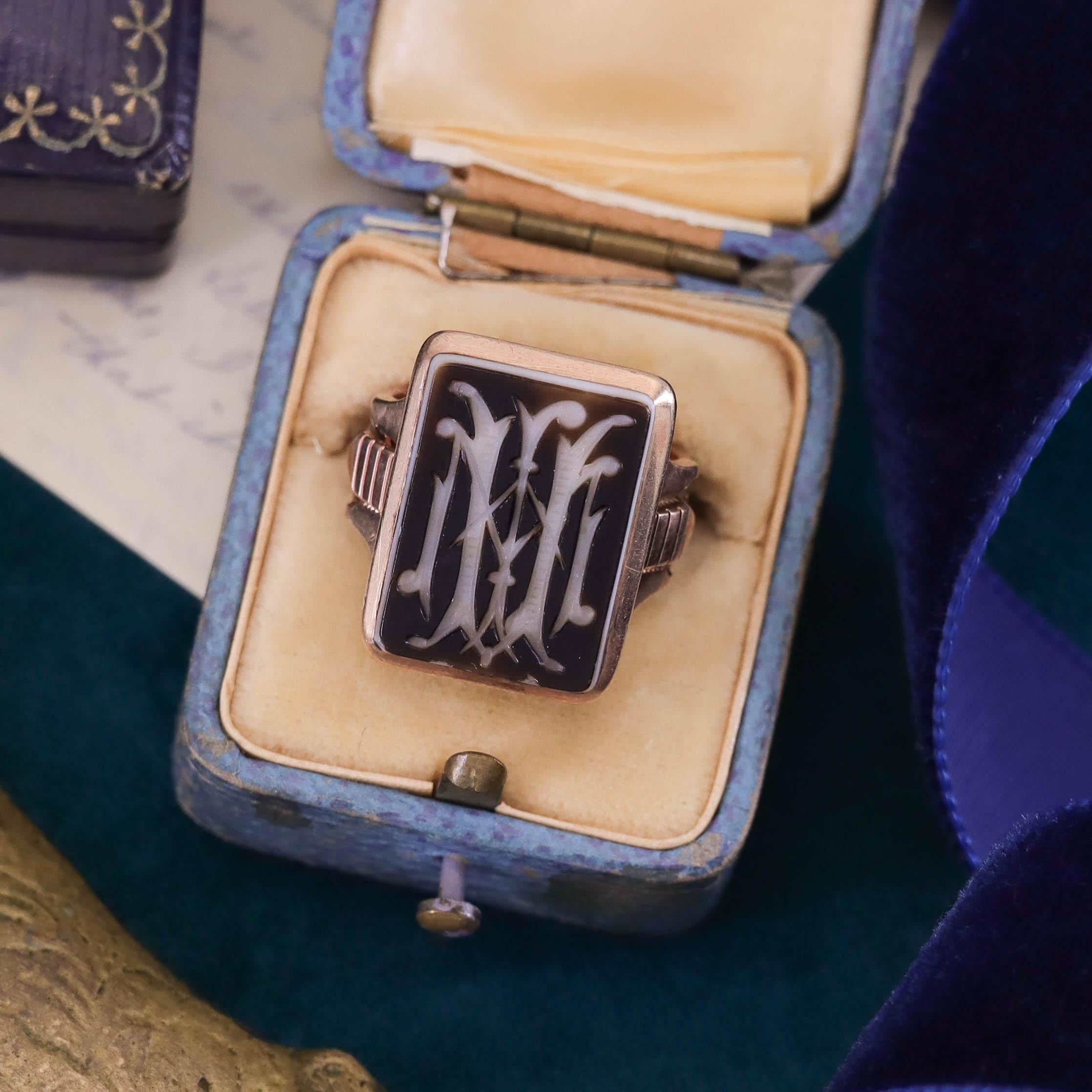 Antique Banded Agate Signet Ring of 14k Gold For Sale 2