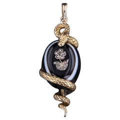 Antique Banded Agate Snake Pendant of 18k Gold