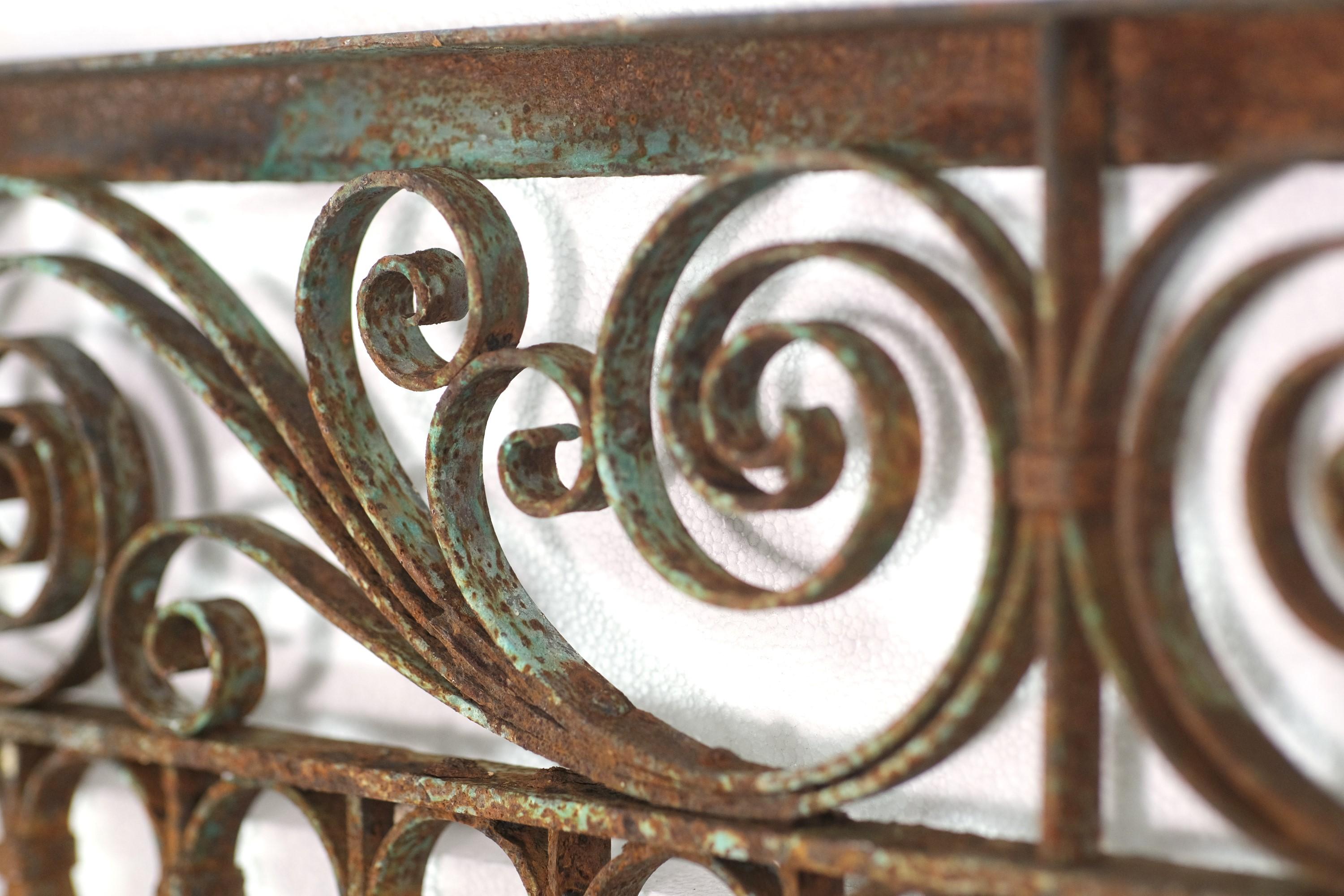 Antique Banded Pinned Wrought Iron Fence Divider Spirals (spirales de séparation en fer forgé) en vente 3