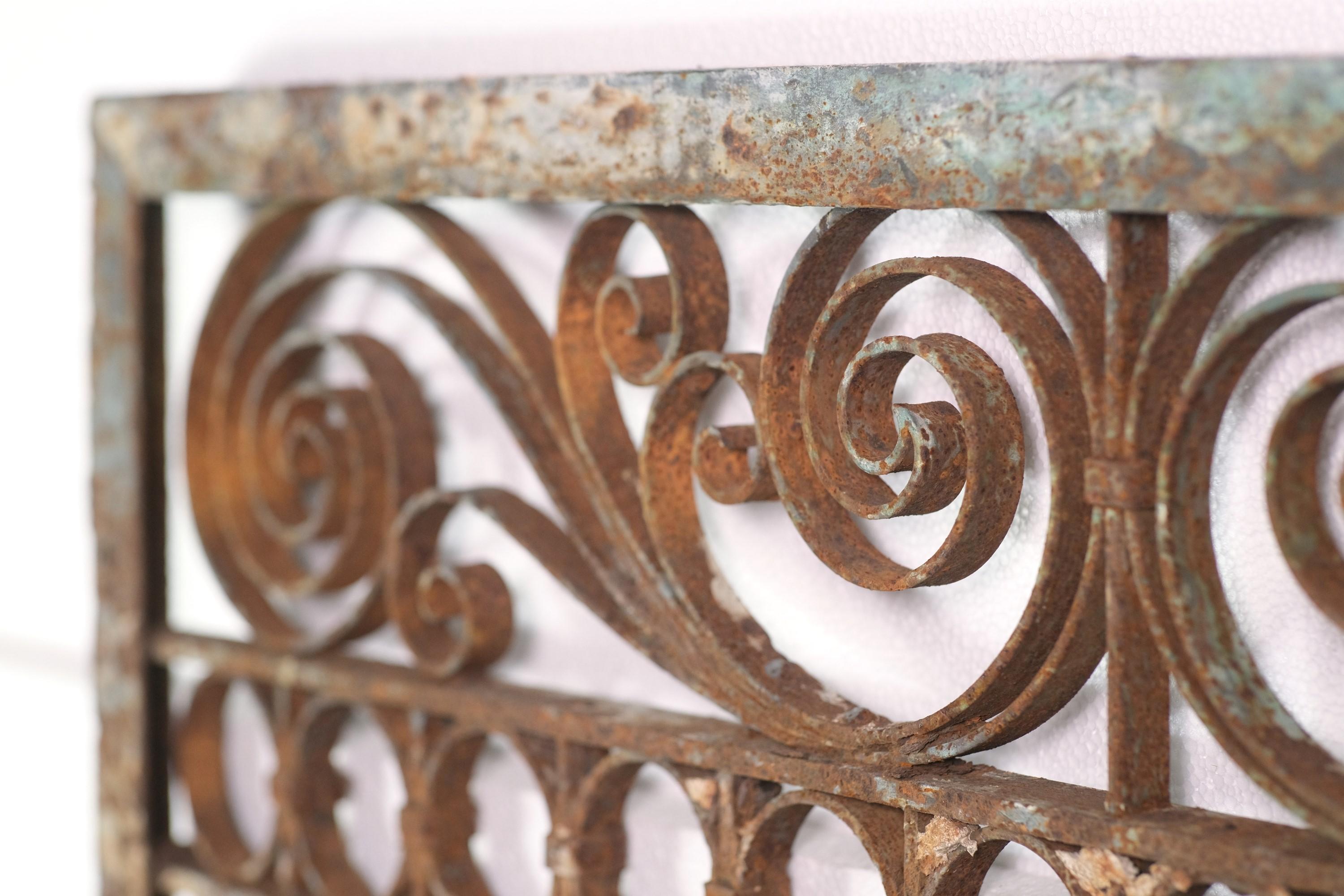 Antique Banded Pinned Wrought Iron Fence Divider Spirals In Fair Condition For Sale In New York, NY