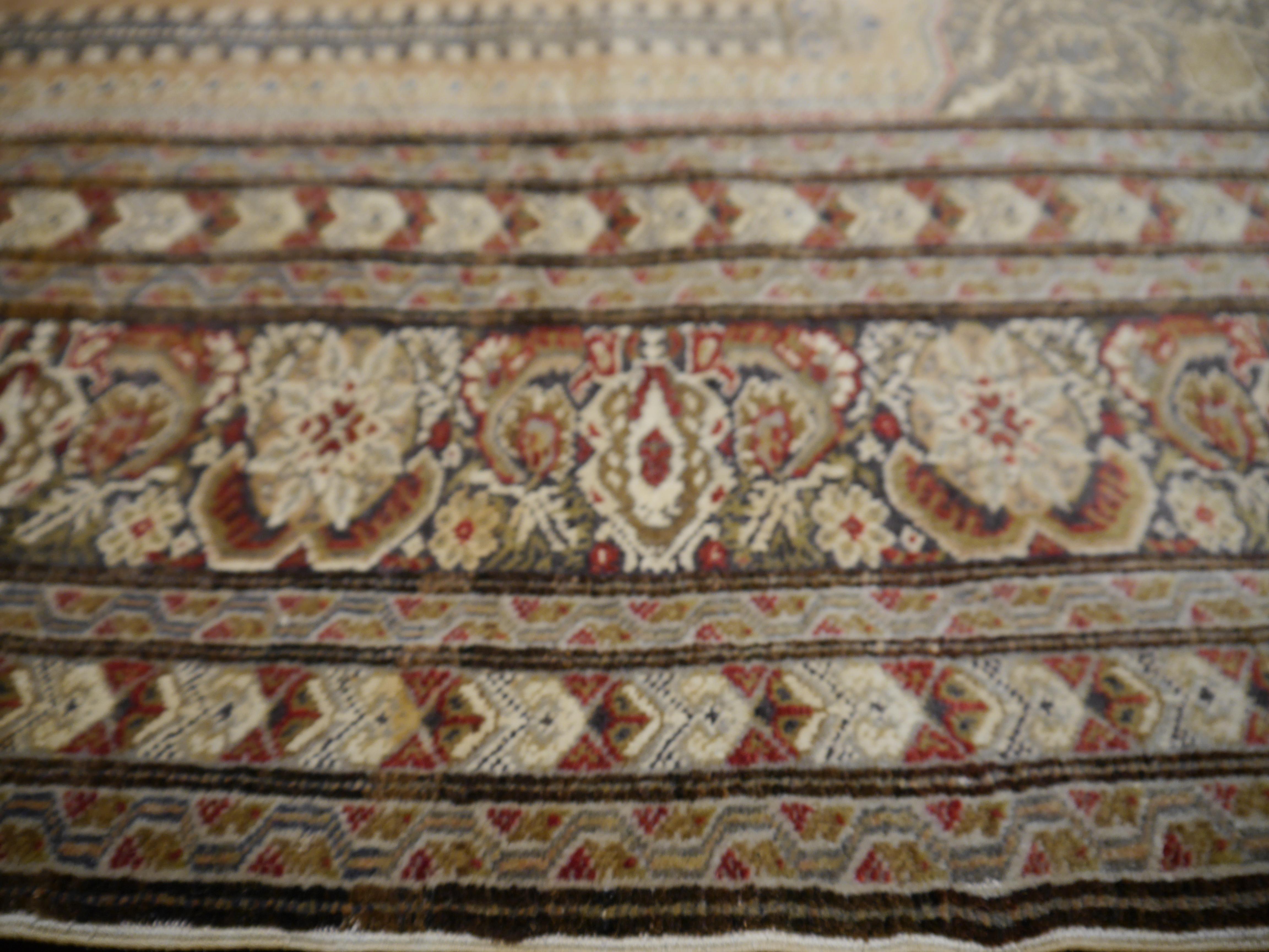 Wonderful antique Turkish Bandirma rug with classic prayer design. Very good condition, minor area of lower pile. All 4 sides in very good original condition without any restoration. Collectors rug.
Typical for antique Bandirma rugs is a white