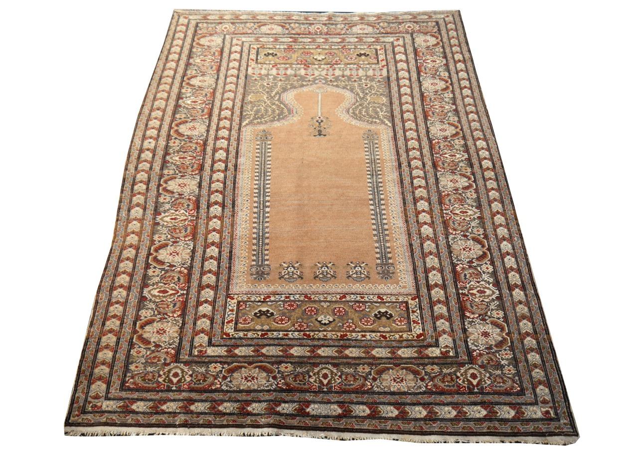 Wonderful antique Turkish Bandirma / Panderma rug with classic prayer design. Very good condition, minor area of lower pile. All 4 sides in very good original condition without any restoration. Collectors rug.
Typical for antique Bandirma rugs is a