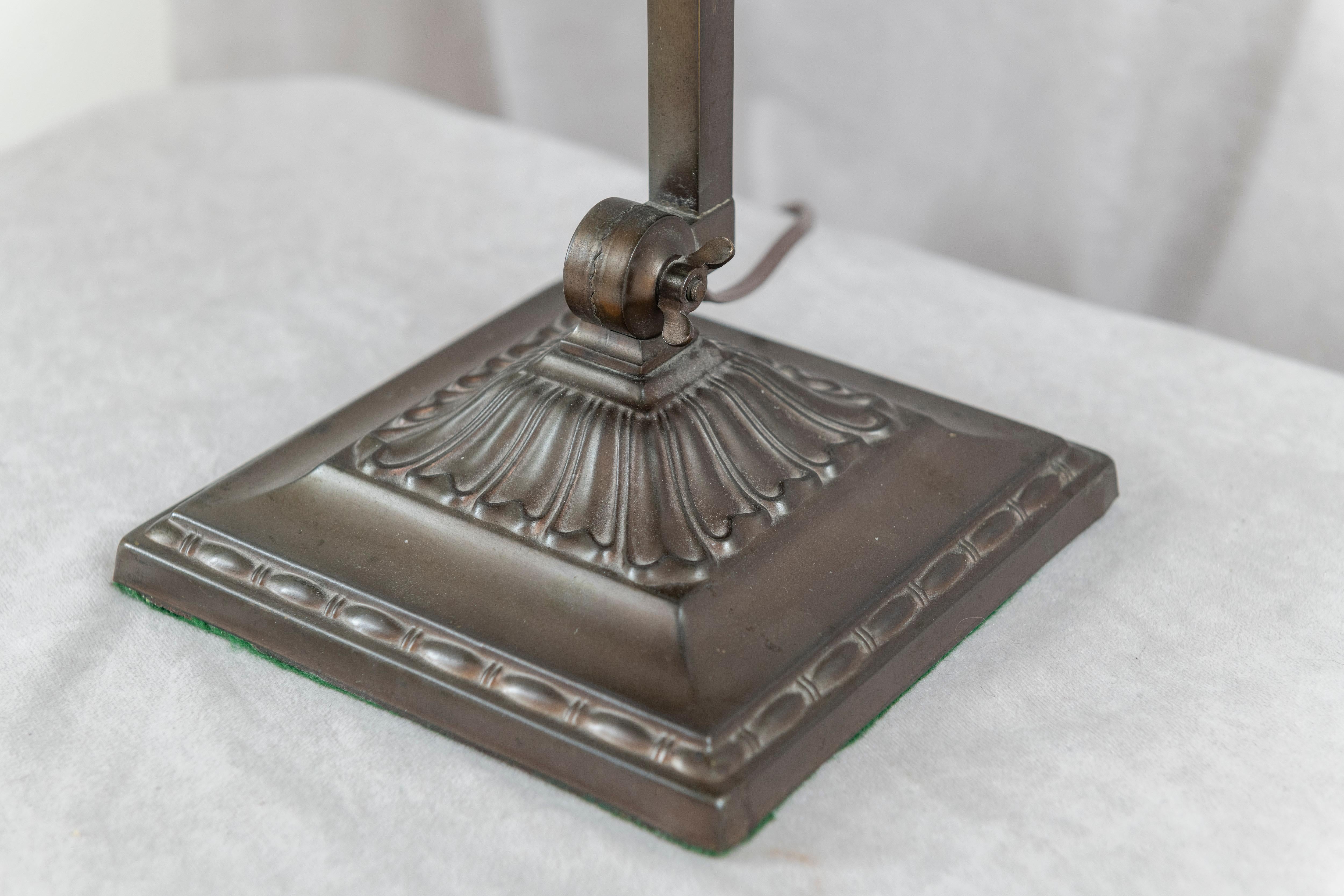 American Antique Banker's Desk Lamp by Emeralite, Original Green Shade, ca. 1917 For Sale