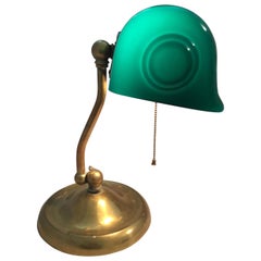 Lampe de bureau de banquier antique avec abat-jour vert signé Verdelite:: ca. 1920