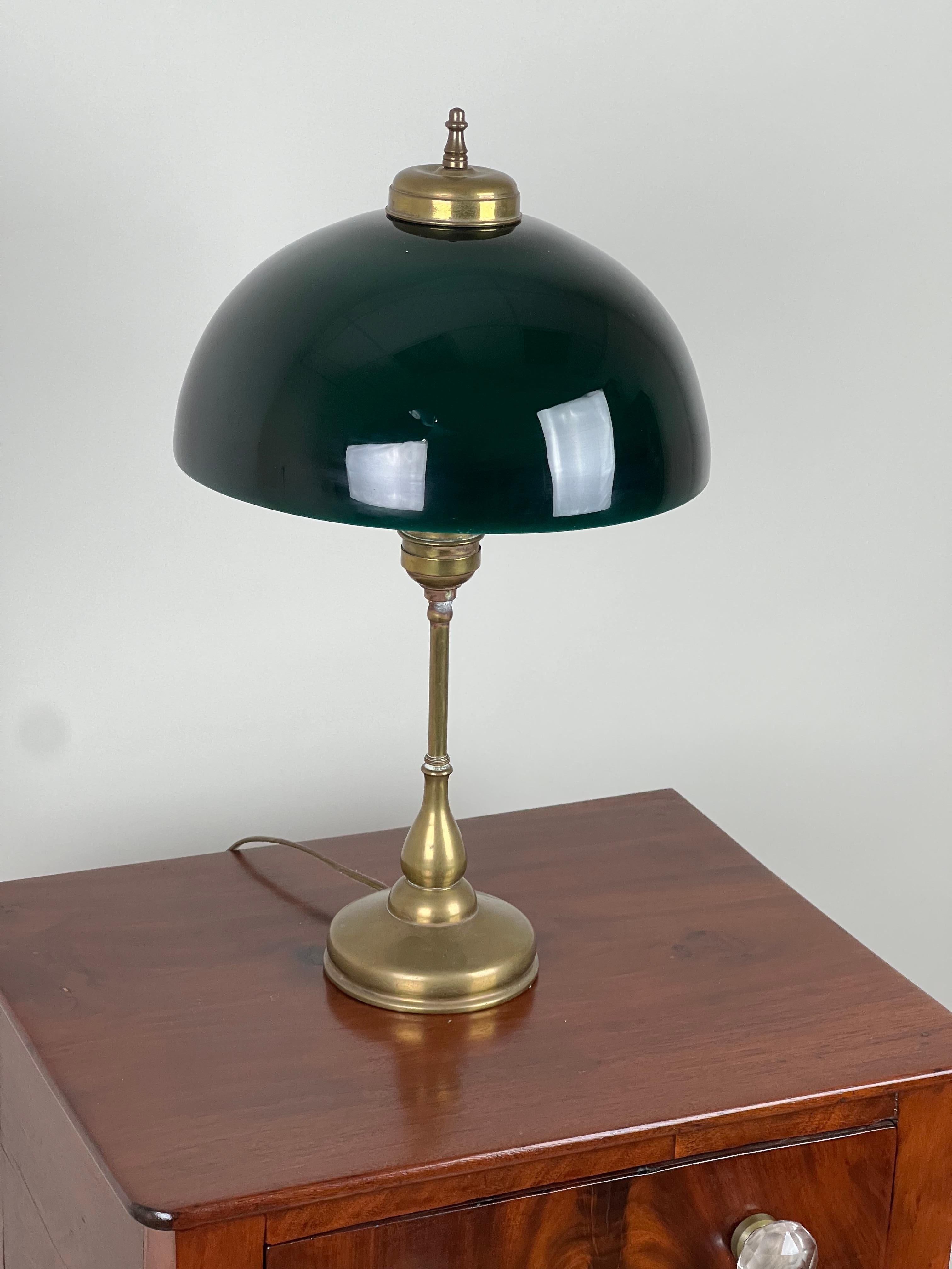 Art déco Ancienne lampe de bureau à abat-jour vert Emeralite C. Début du 20e siècle en vente