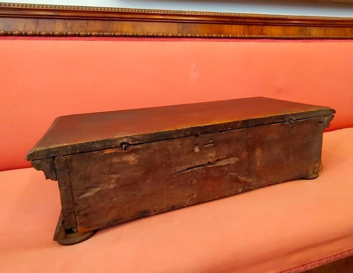 18th Century and Earlier Antique Banner Box, in Period 1600s Walnut in Patina For Sale