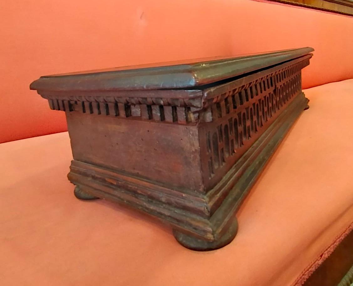 Antique Banner Box, in Period 1600s Walnut in Patina For Sale 1