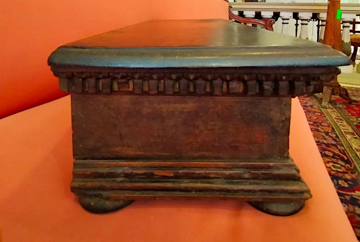 Antique Banner Box, in Period 1600s Walnut in Patina For Sale 2