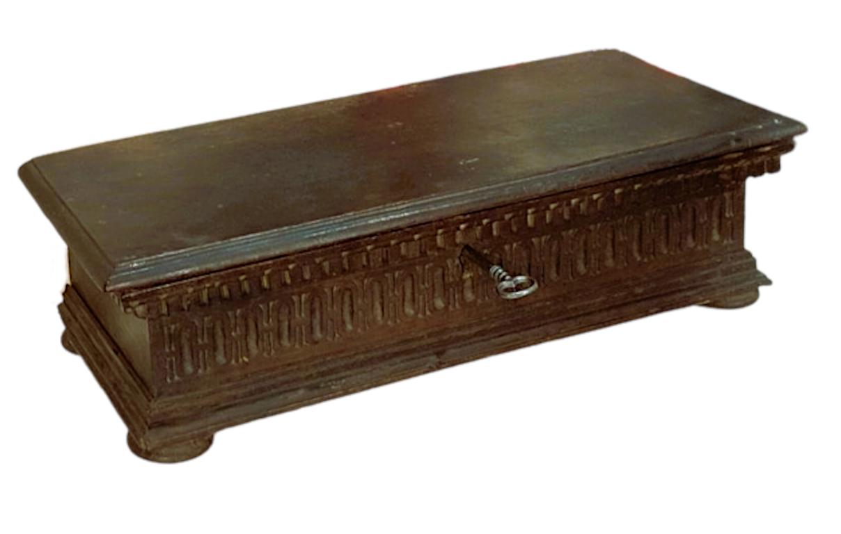 Antique Banner Box, in Period 1600s Walnut in Patina For Sale 3