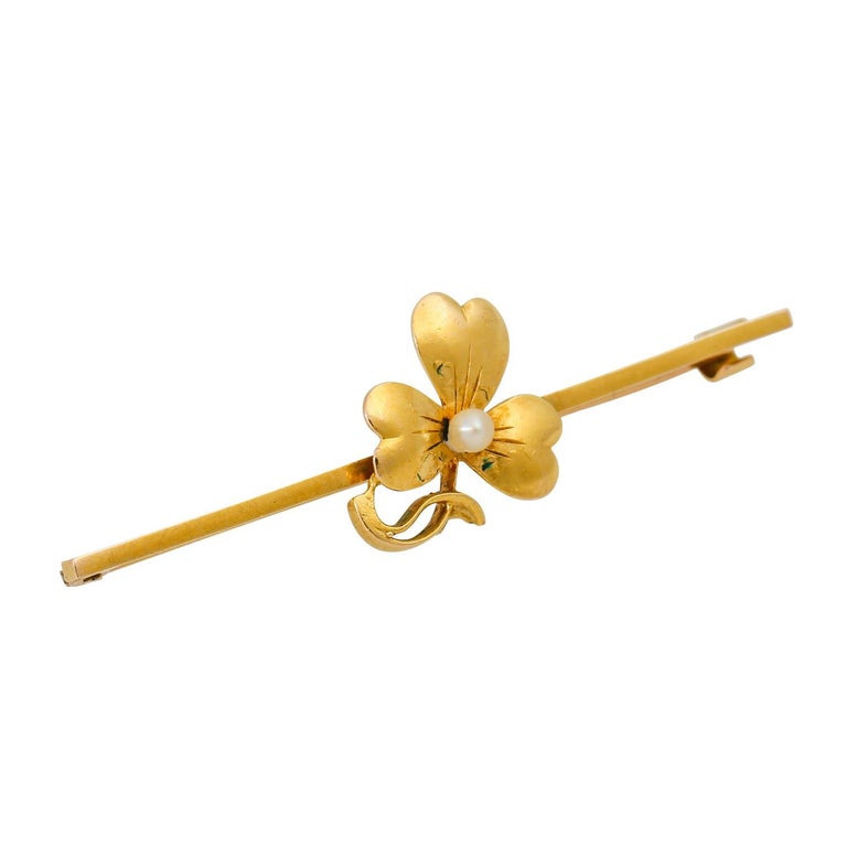 An antique bar brooch