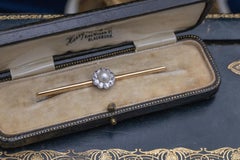 Antike Barrengoldbrosche mit einer Perle und weißen Saphiren, Schweden, um 1920.