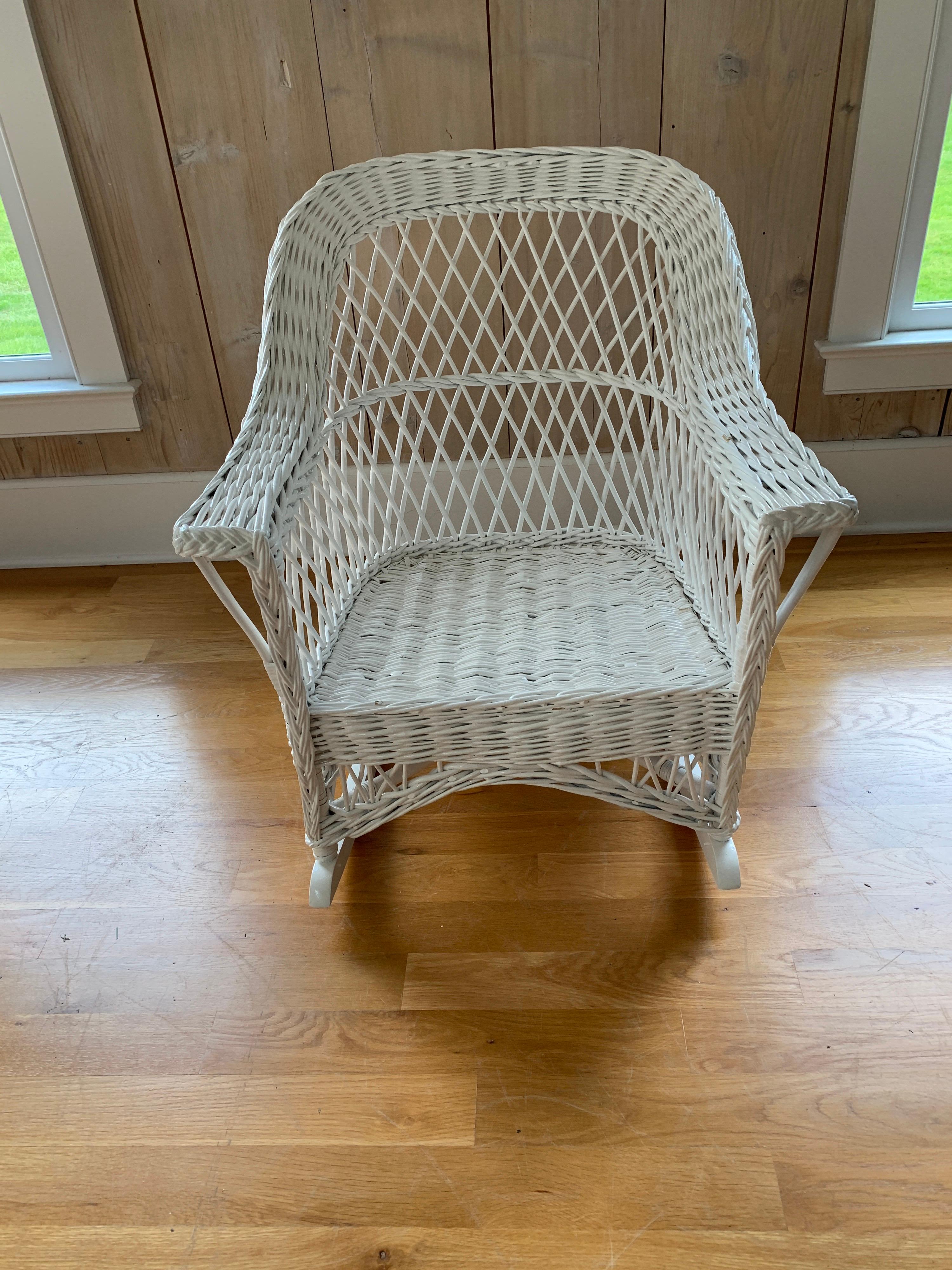 Antique Bar Harbor Wicker Rocker In Good Condition For Sale In Old Saybrook, CT