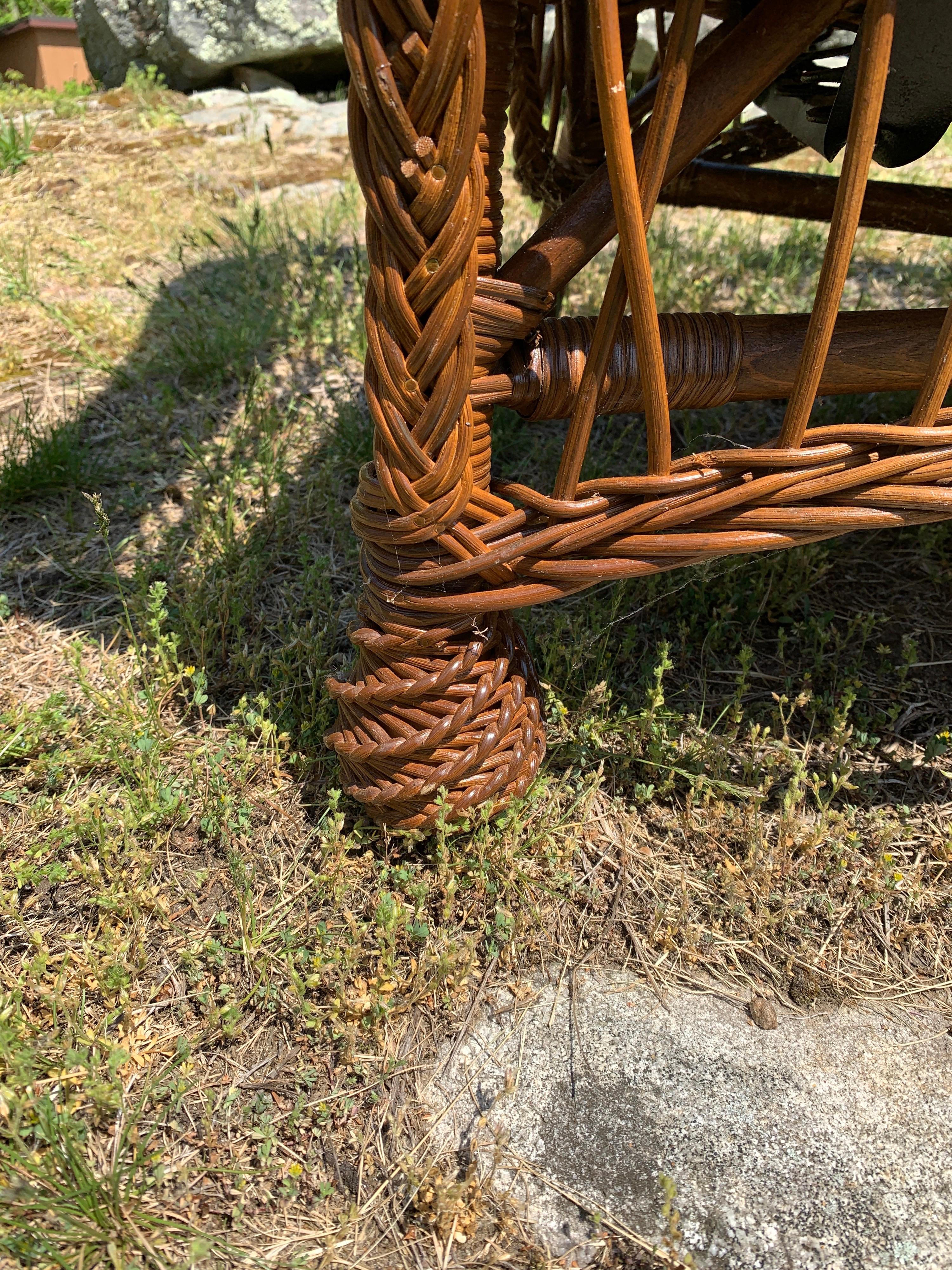 Antique Bar Harbor Wicker Sofa In Good Condition In Old Saybrook, CT