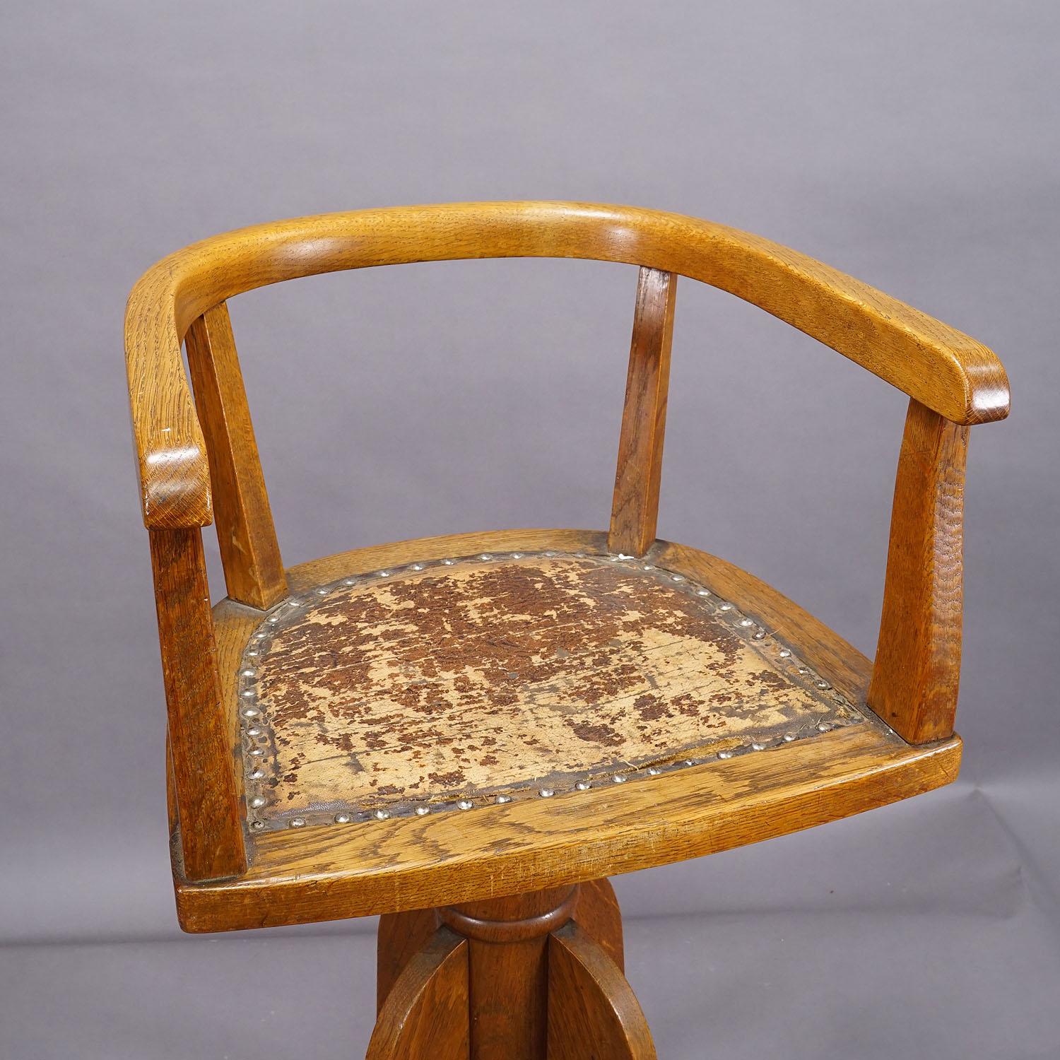 Antiker Barber-Stuhl für Kinder, Deutschland, ca. 1920er Jahre im Angebot 1