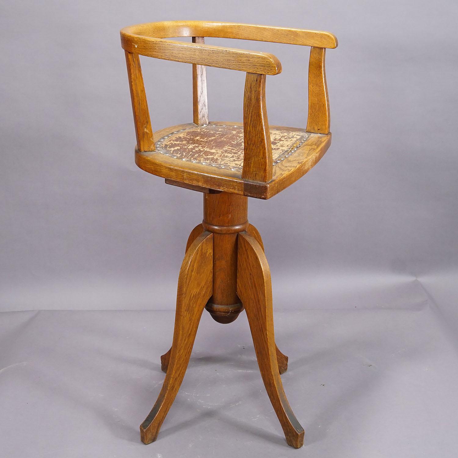 Antiker Barber-Stuhl für Kinder, Deutschland, ca. 1920er Jahre im Angebot 2