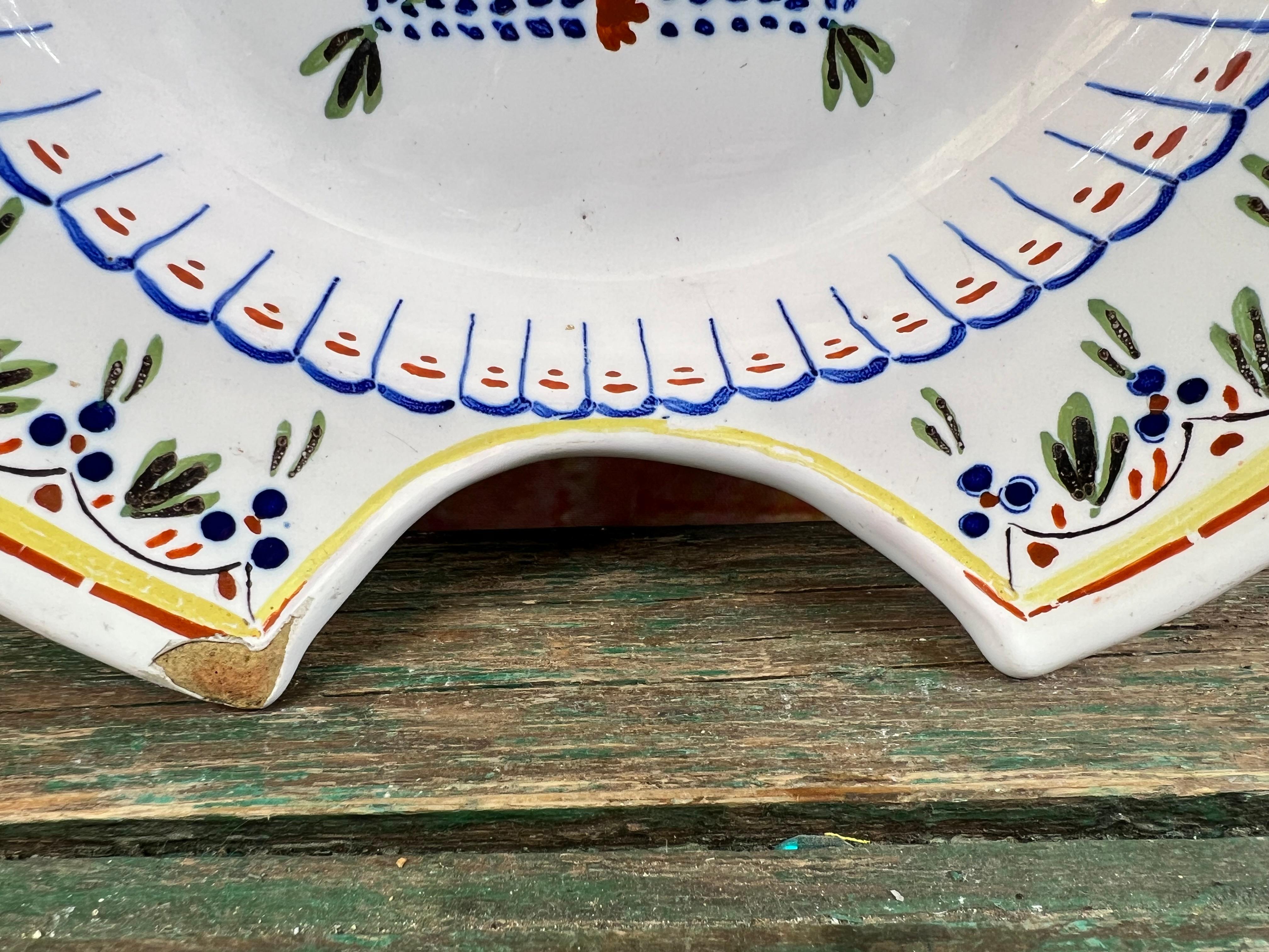 Antique barber's shaving bowl in faience of Nevers France 19th In Good Condition For Sale In LA FERTÉ-SOUS-JOUARRE, FR