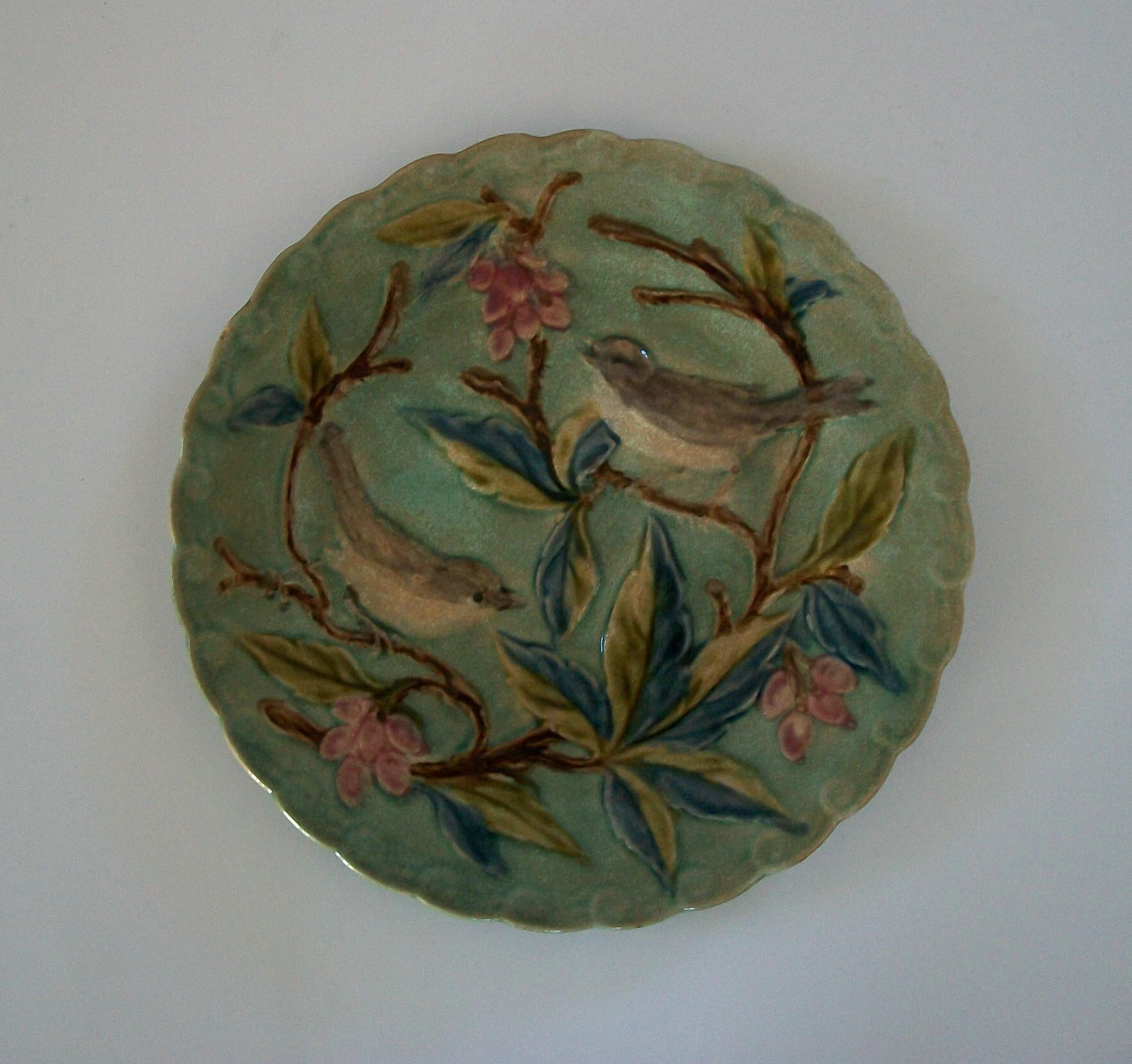 Art nouveau Ancienne assiette en céramique Majolique Barbotine - France - Fin 19ème siècle en vente