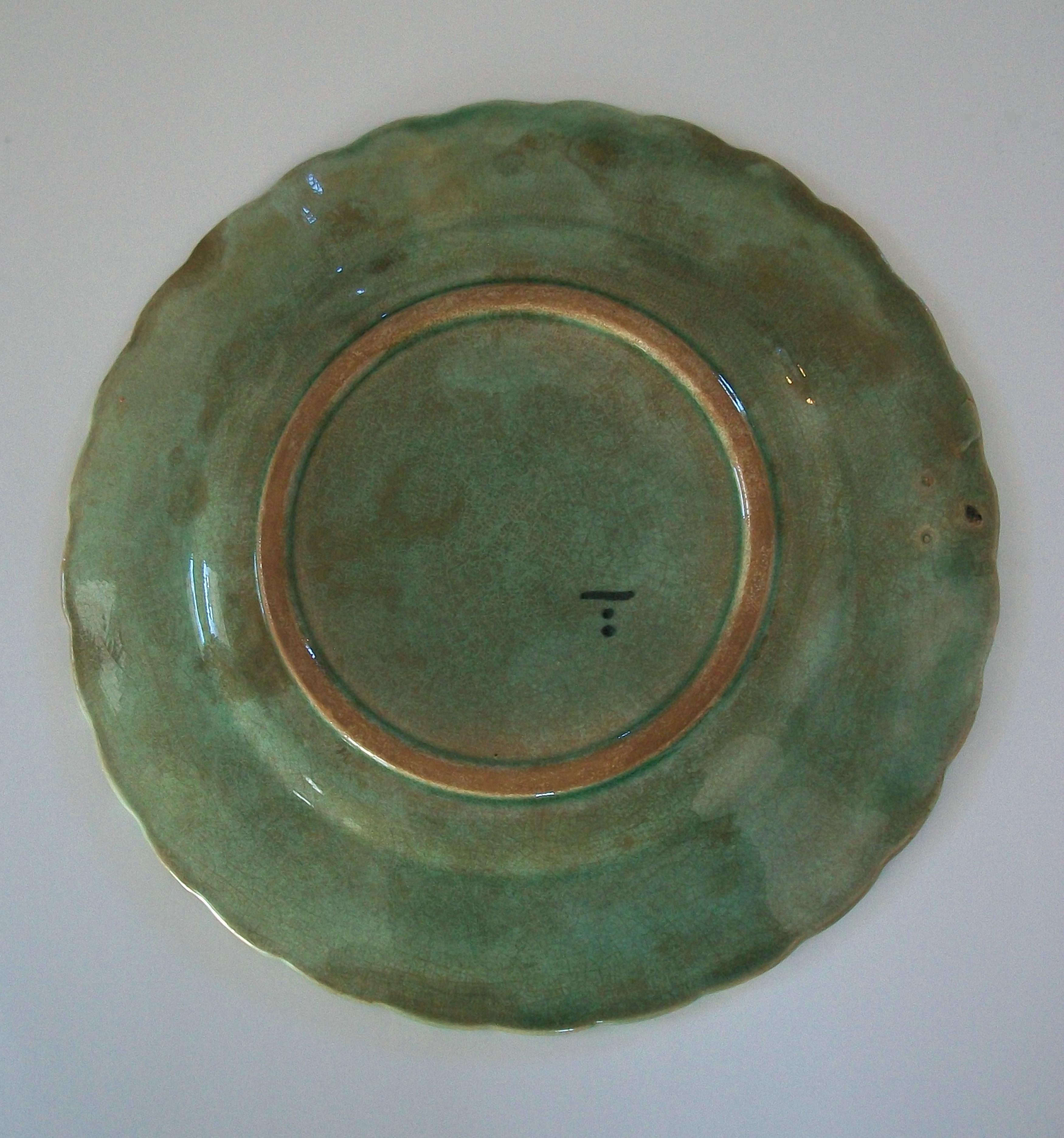 Ancienne assiette en céramique Majolique Barbotine - France - Fin 19ème siècle Bon état - En vente à Chatham, ON