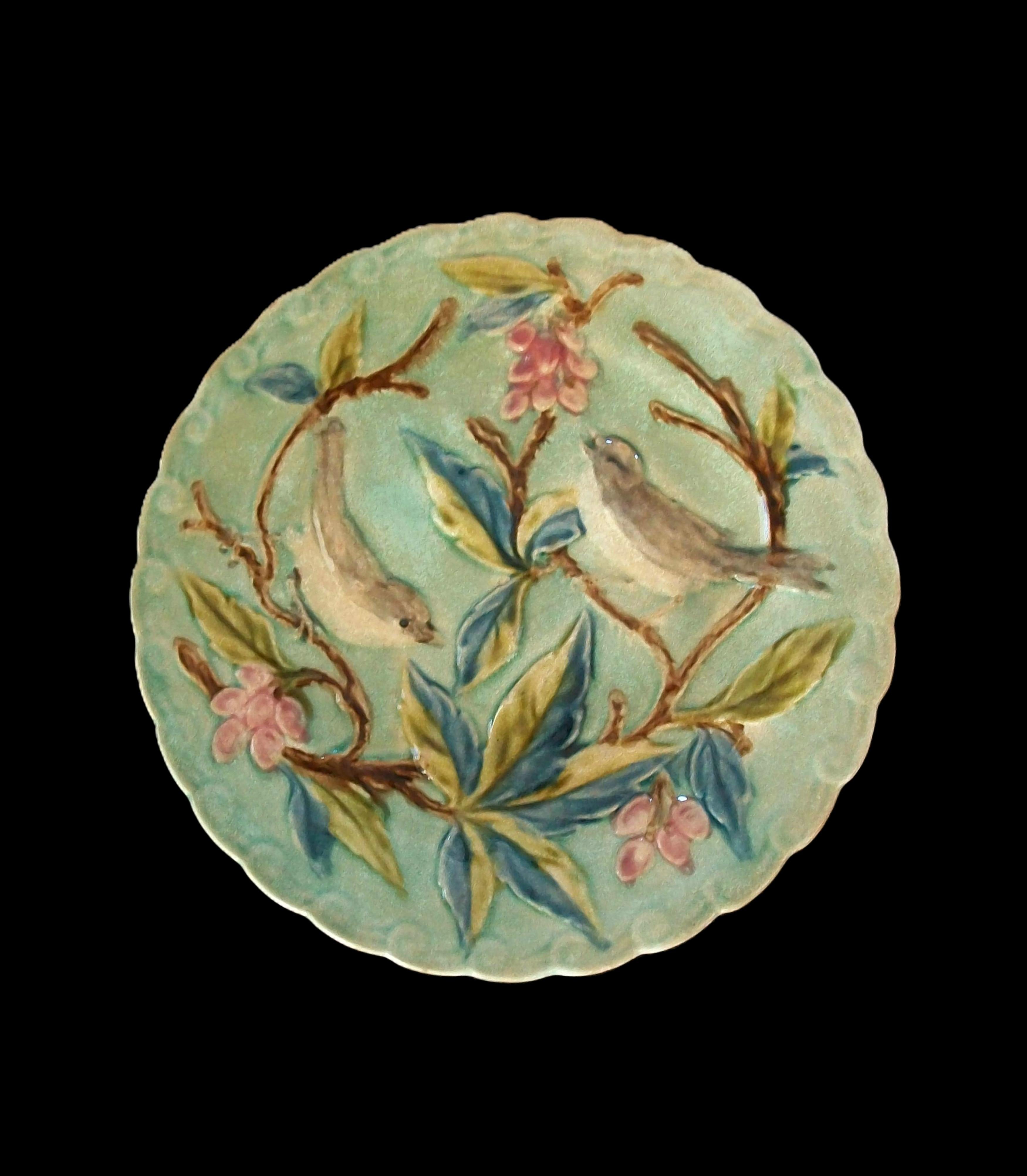 Céramique Ancienne assiette en céramique Majolique Barbotine - France - Fin 19ème siècle en vente